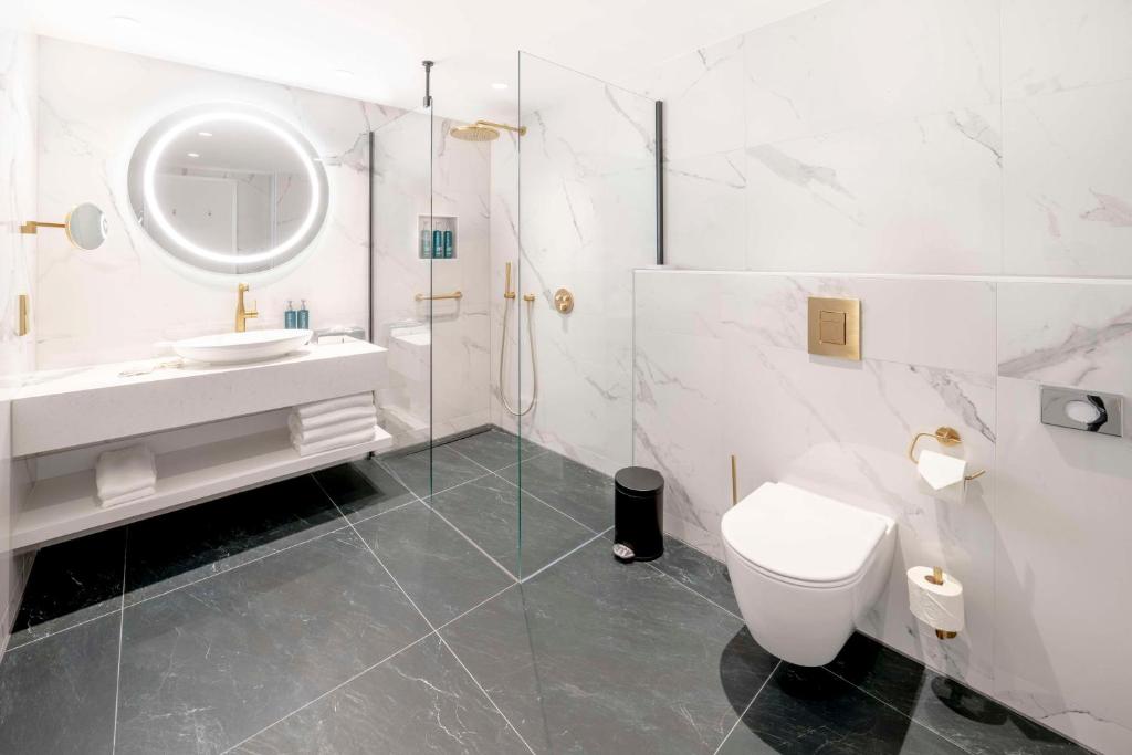 Studio King Size Bed