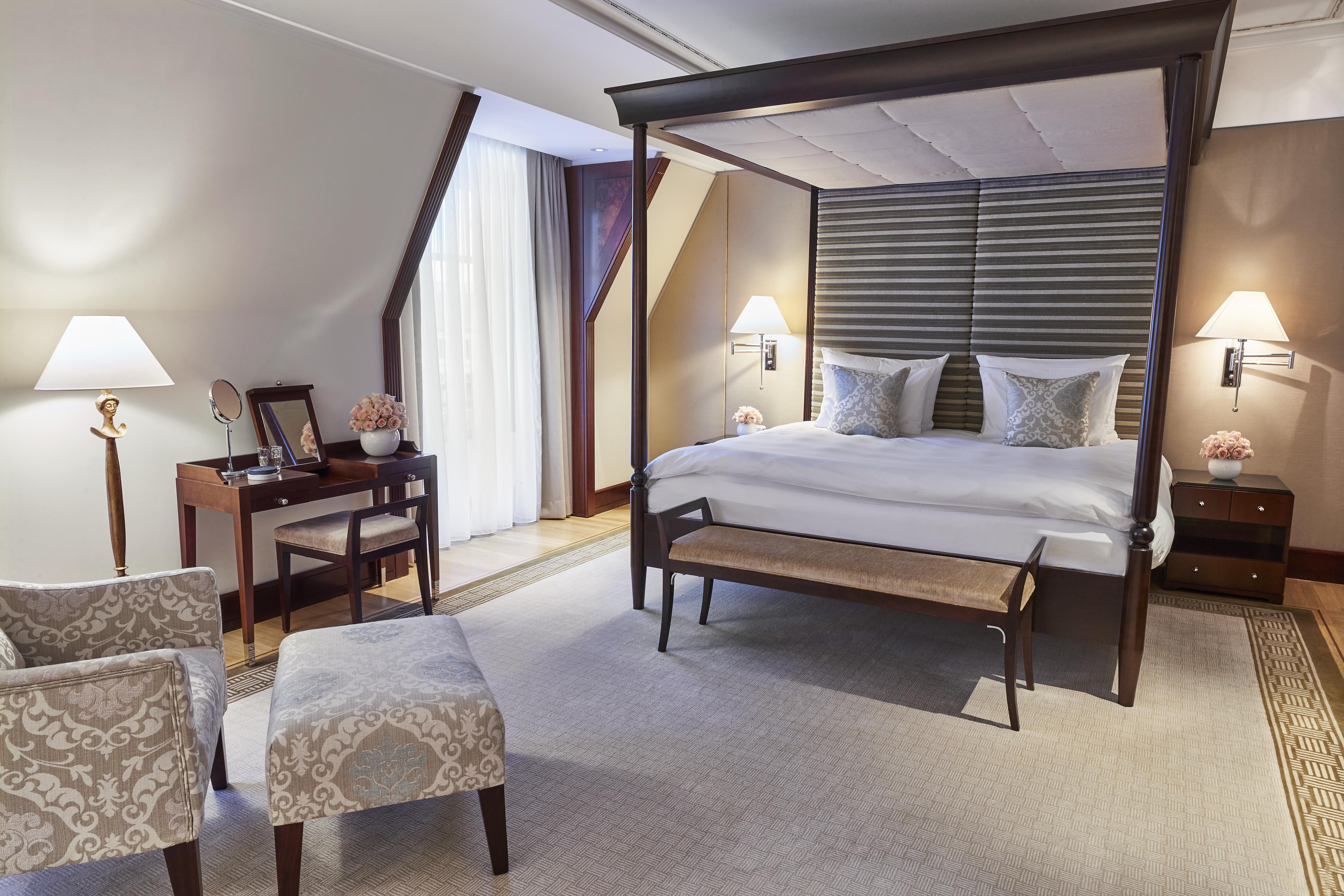 Suite Deluxe King Bed