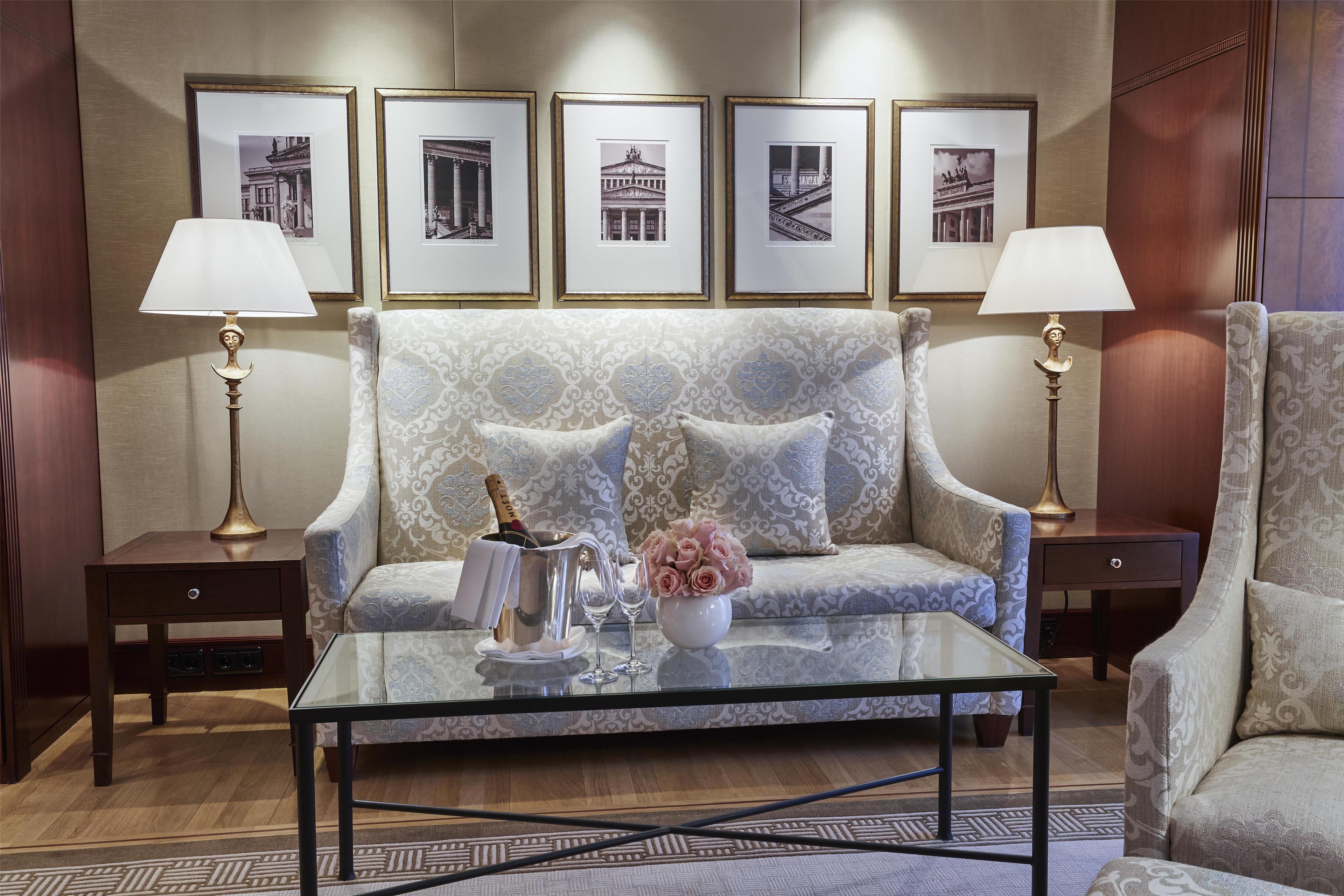 Suite Deluxe King Bed