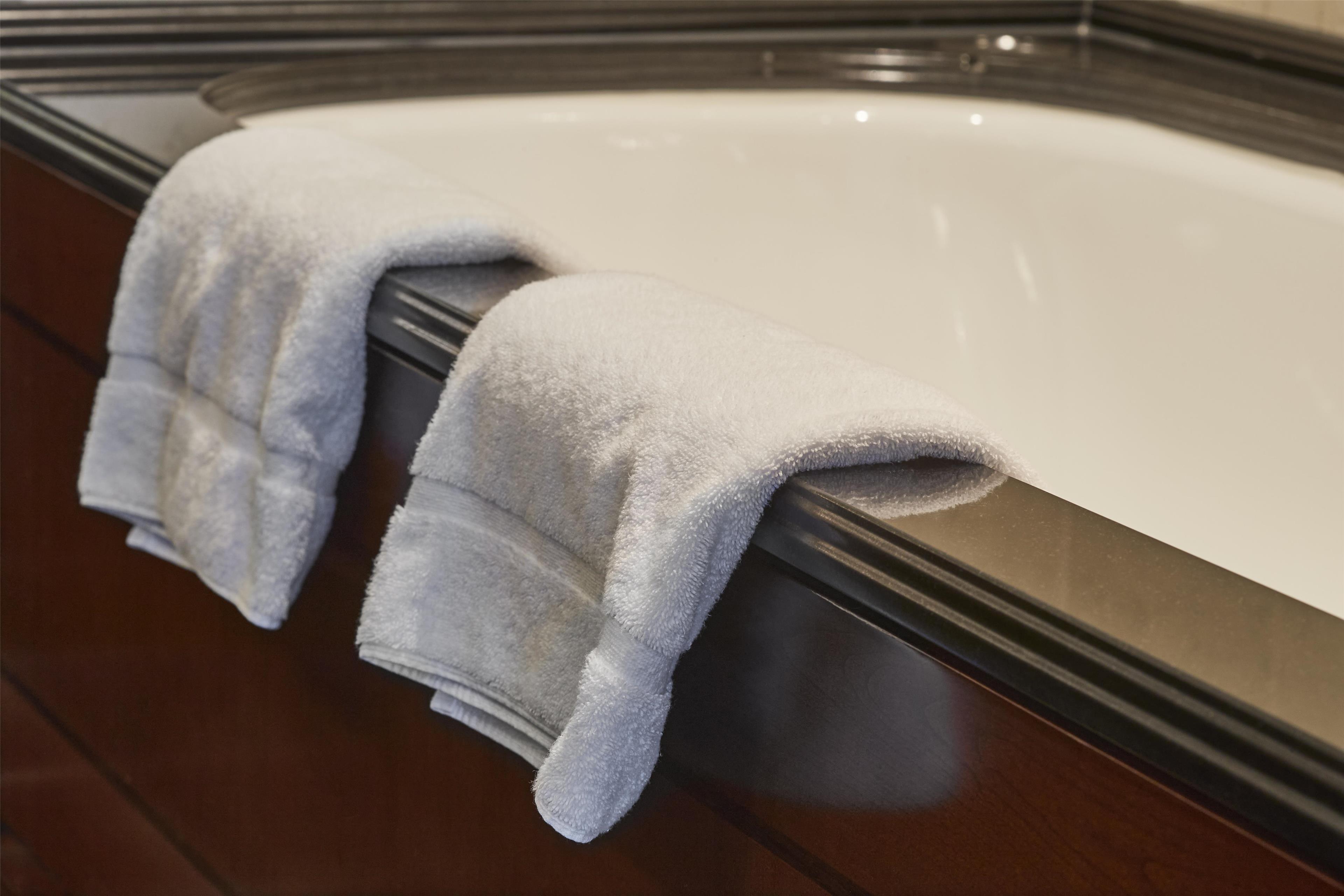 Suite Deluxe King Bed