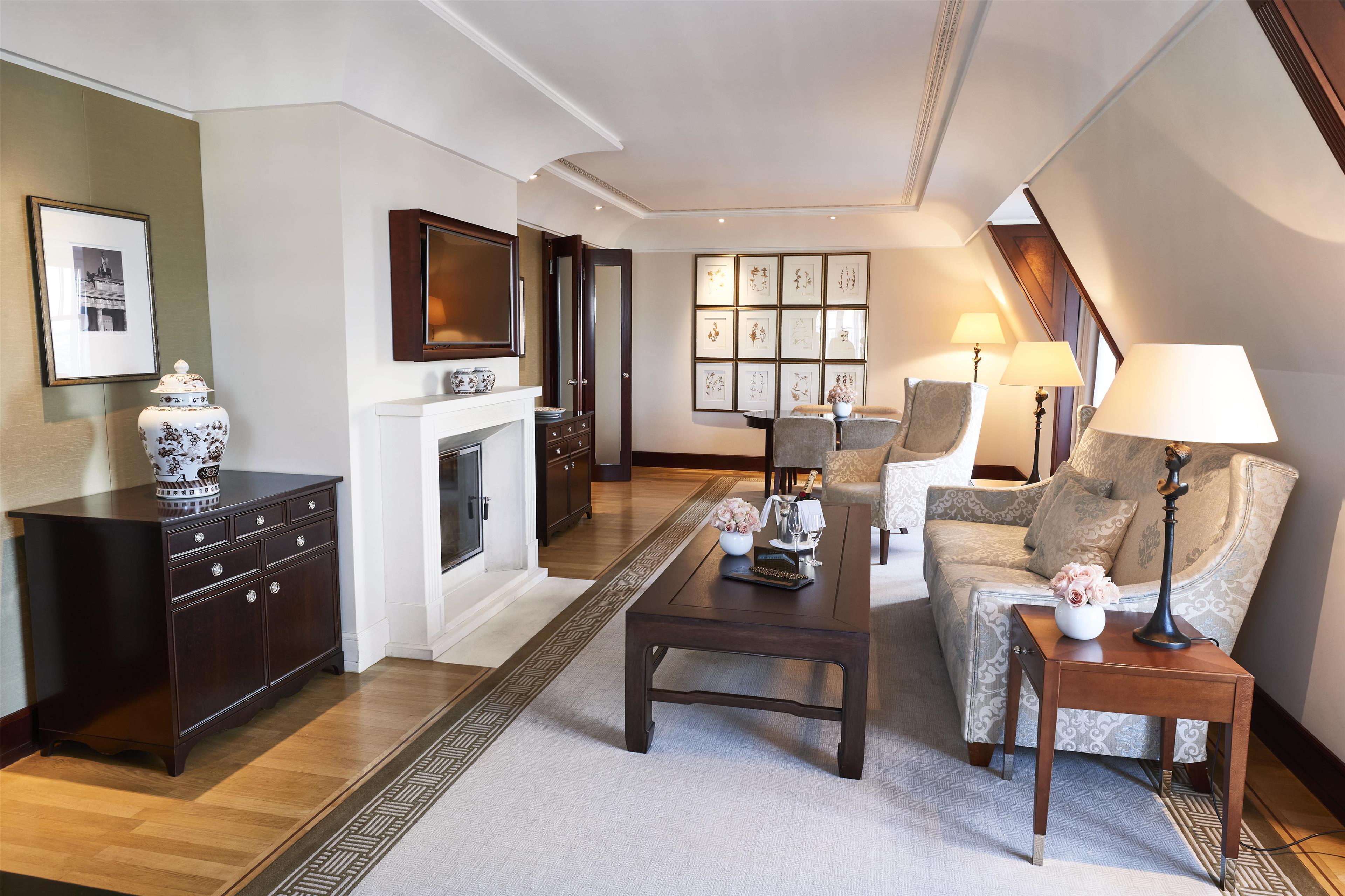 Suite Deluxe King Bed