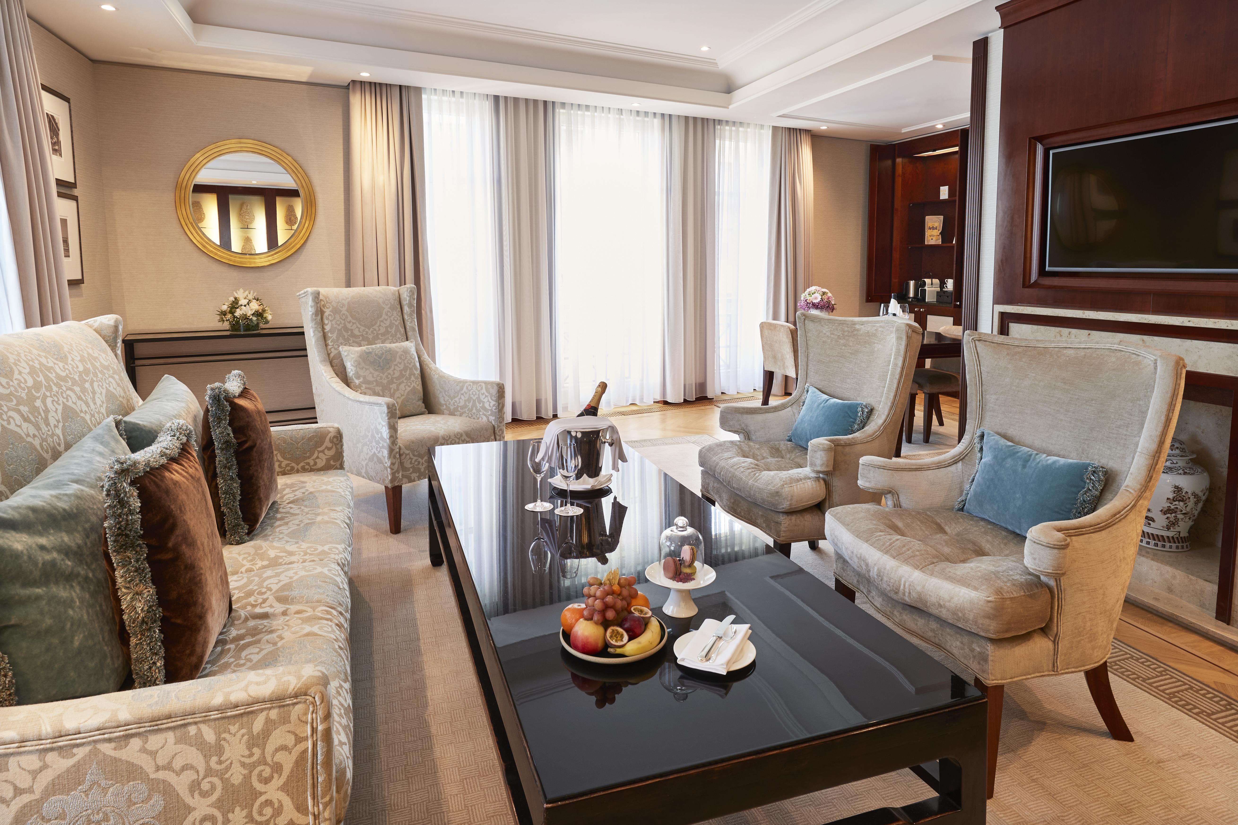 Suite with Views