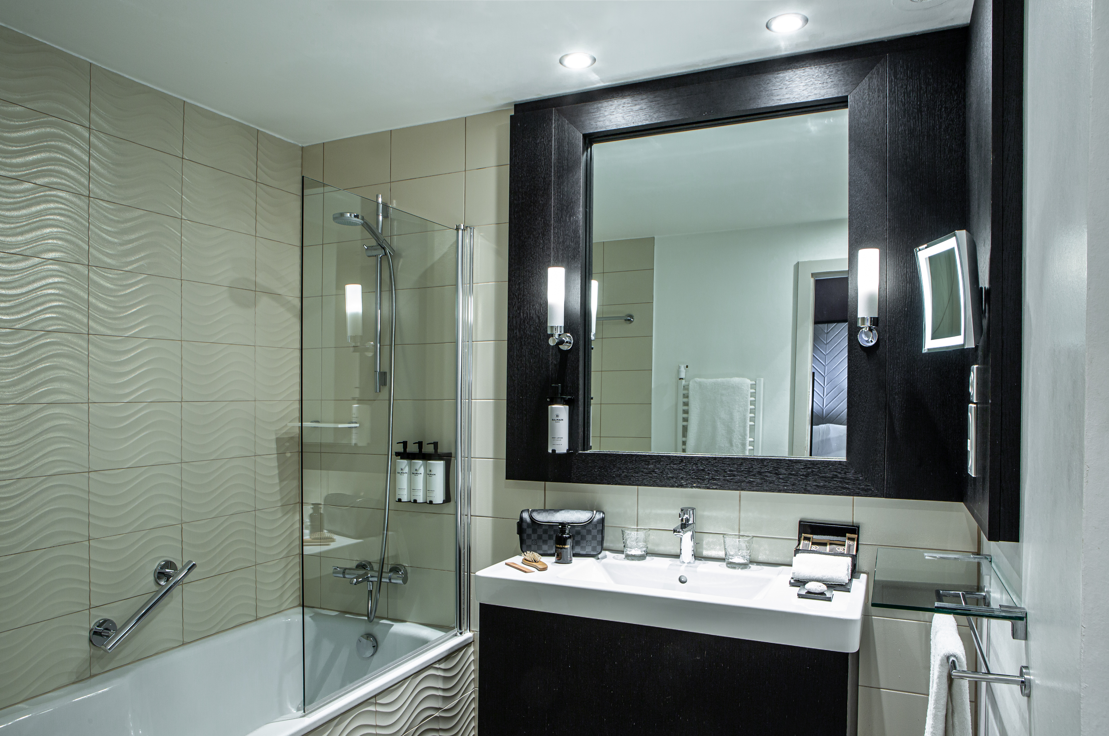 Double Classic Queen Bed