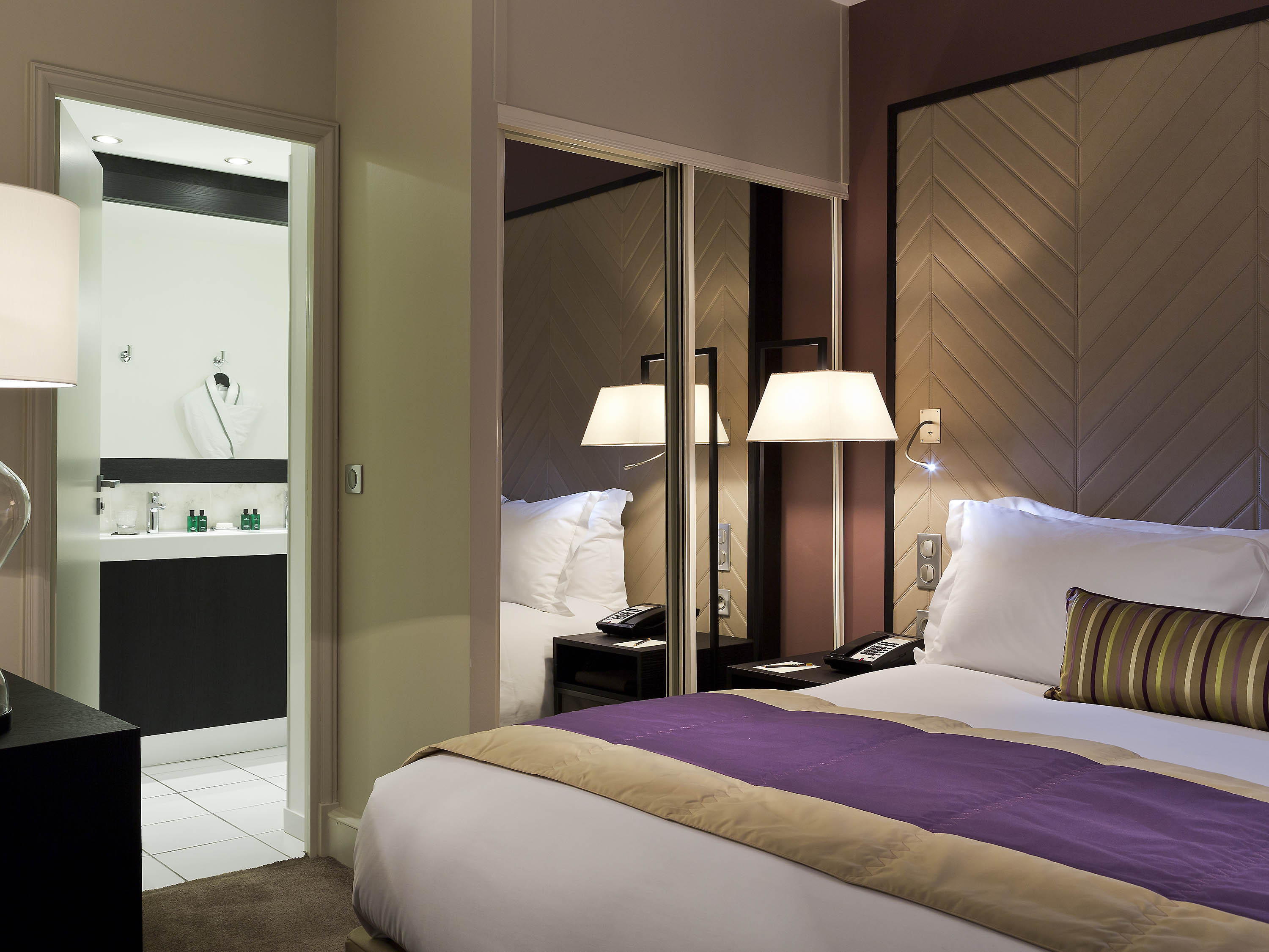 Junior Suite King Size Bed