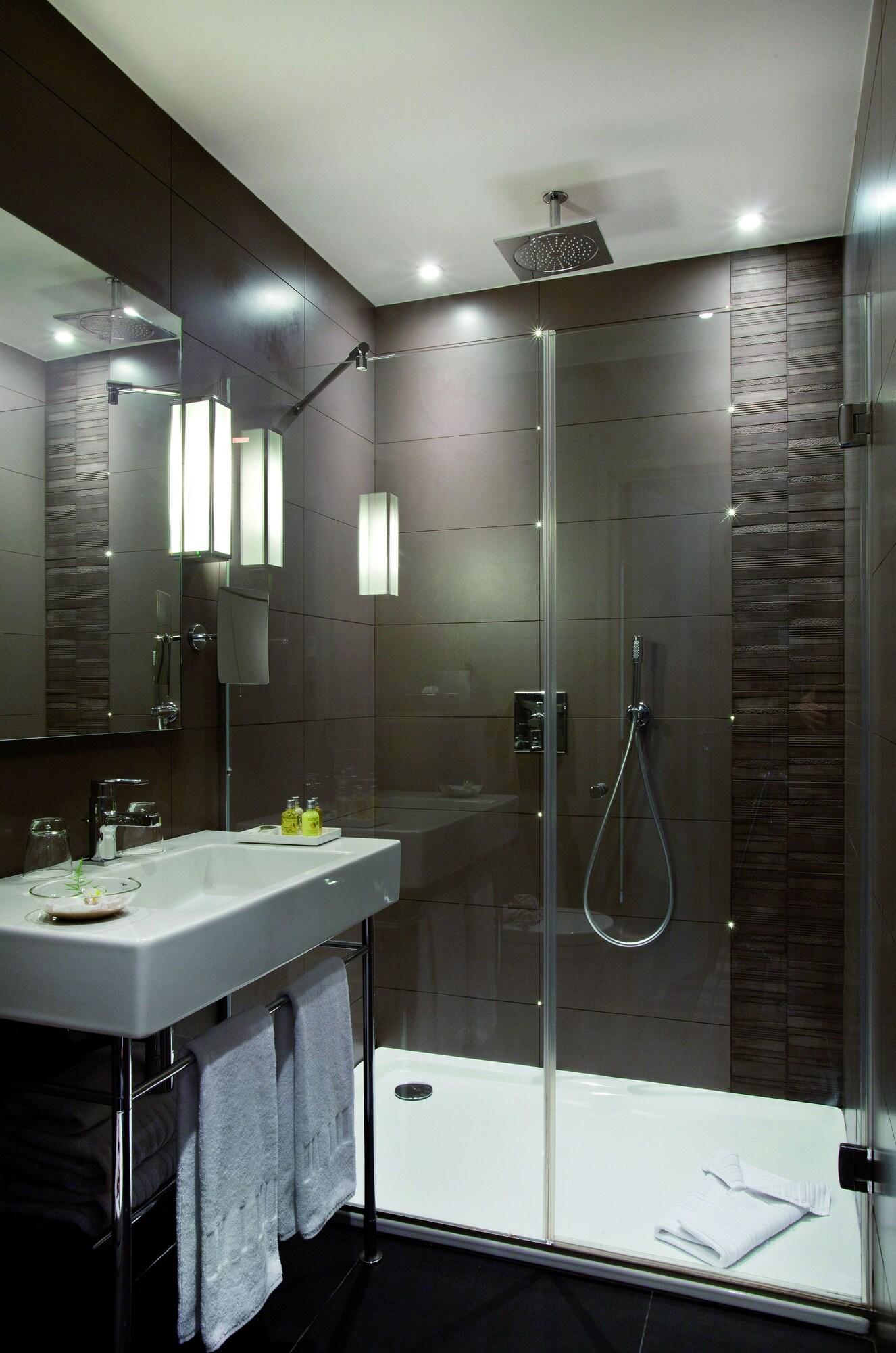 Double Connecting Room