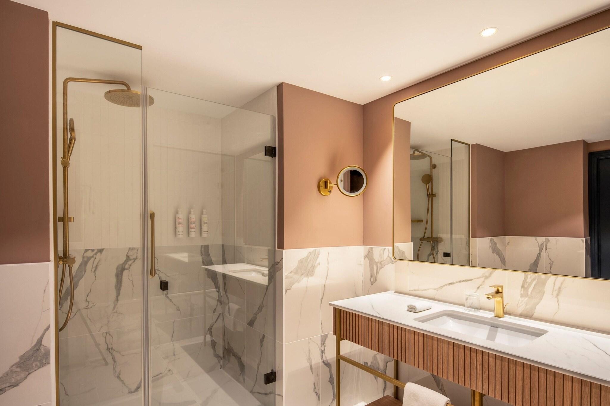 Studio Deluxe King Bed