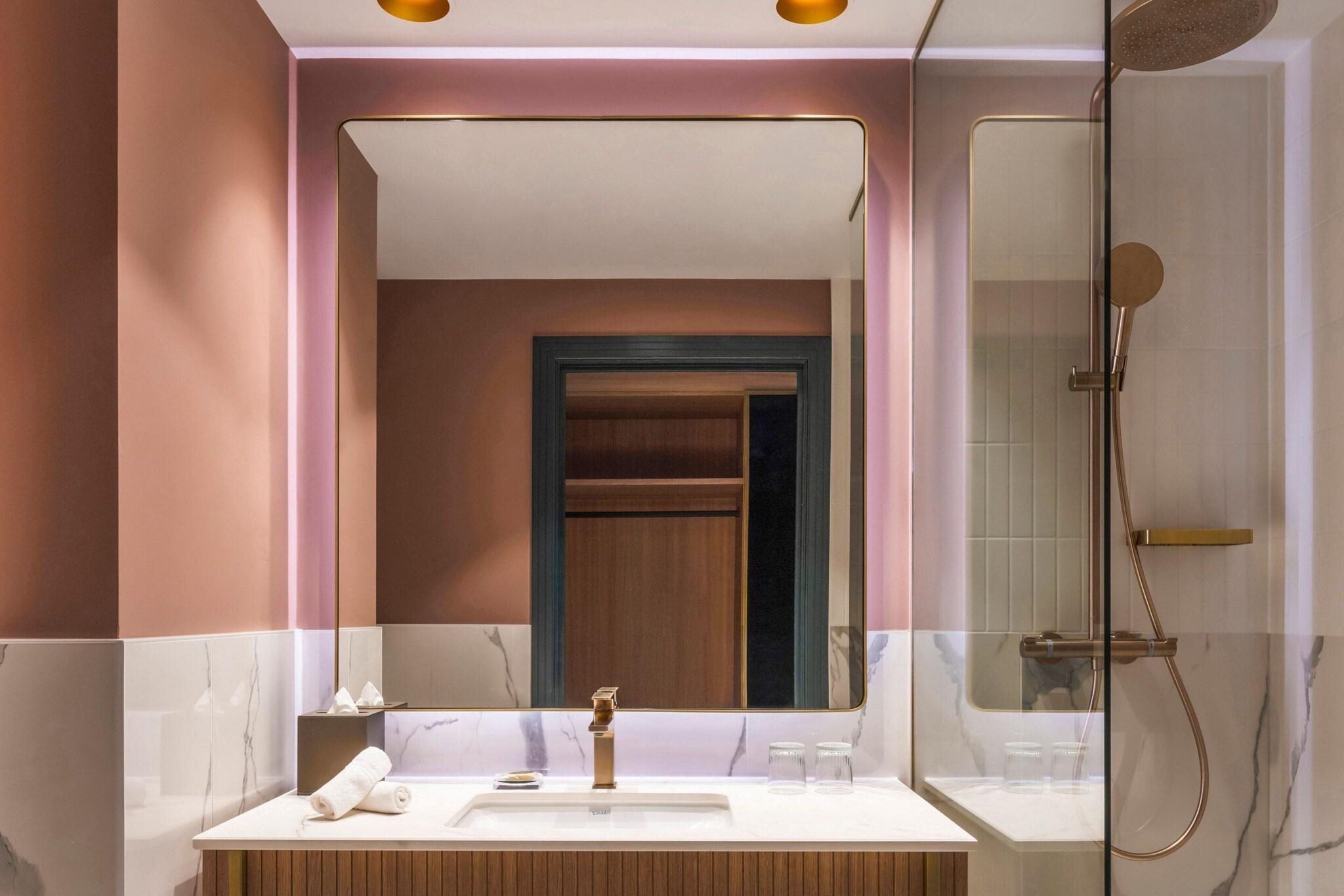 Studio Deluxe King Bed