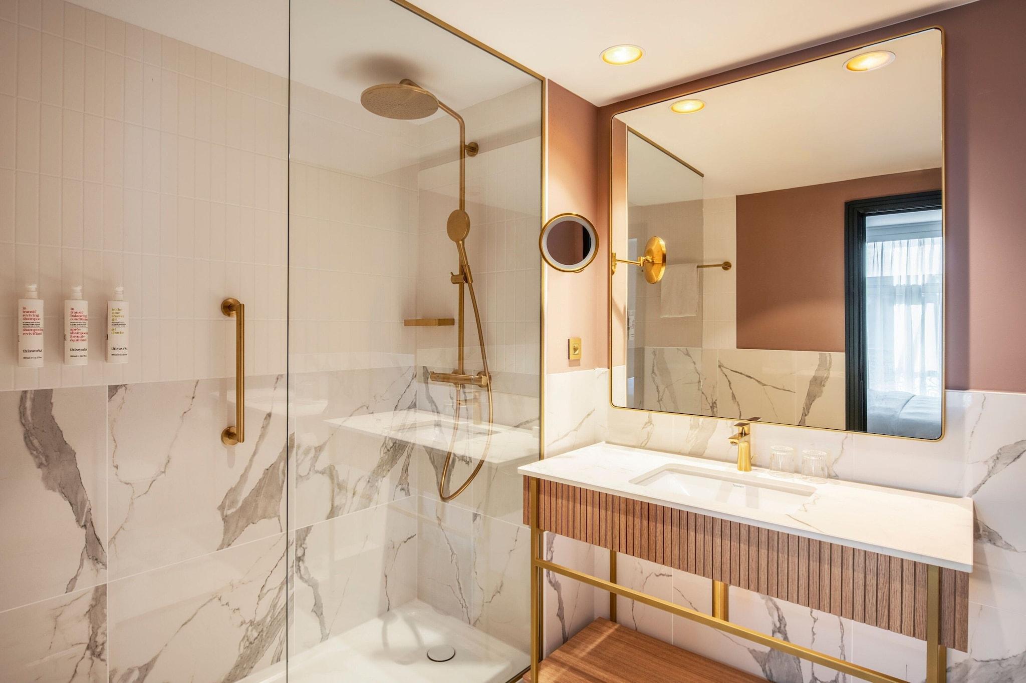 Double Deluxe King Bed