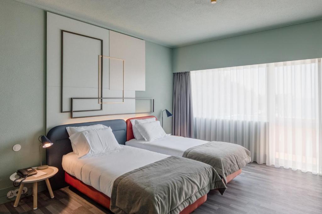 Double or Twin Standard