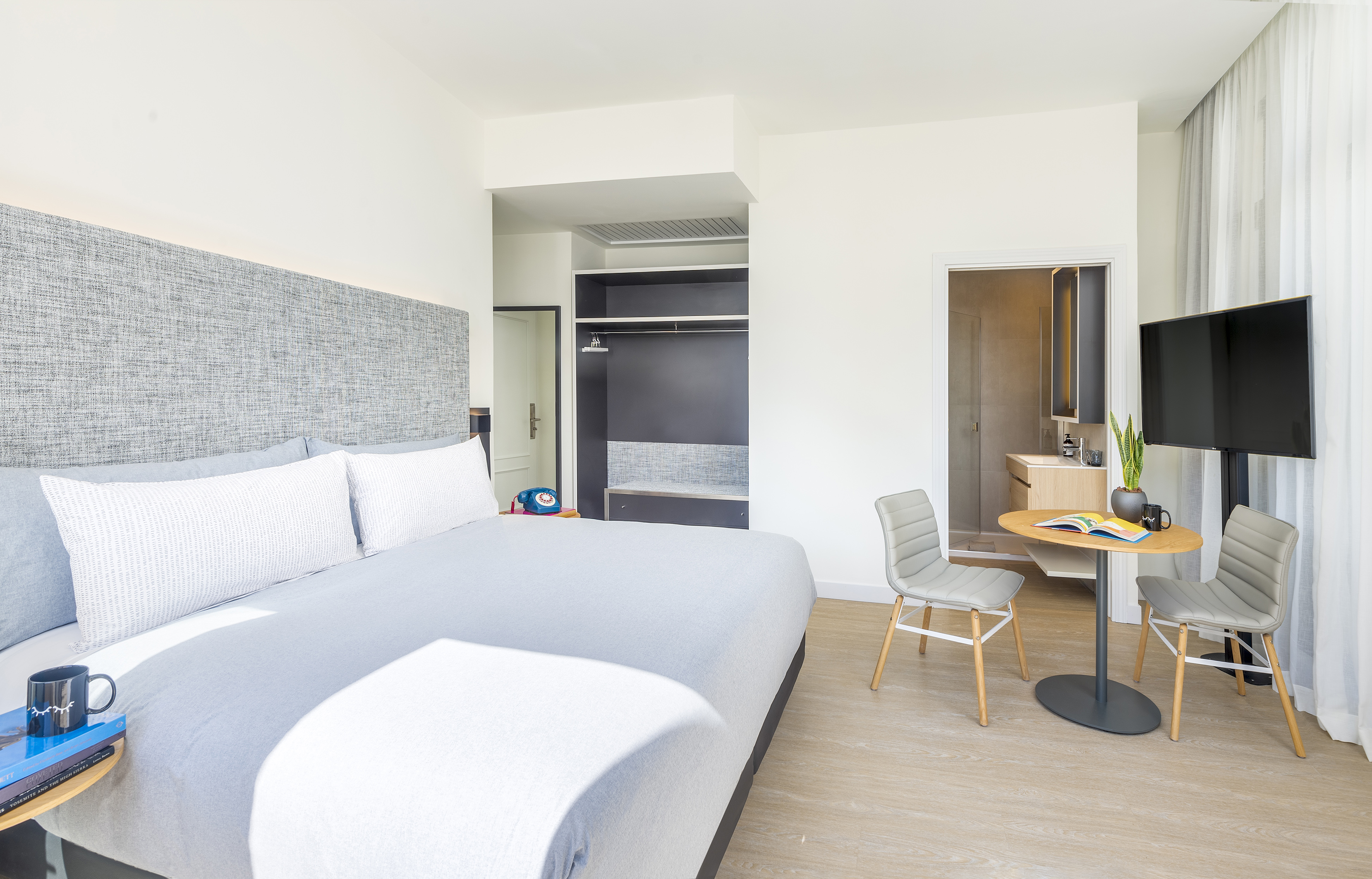 Double Connecting Room