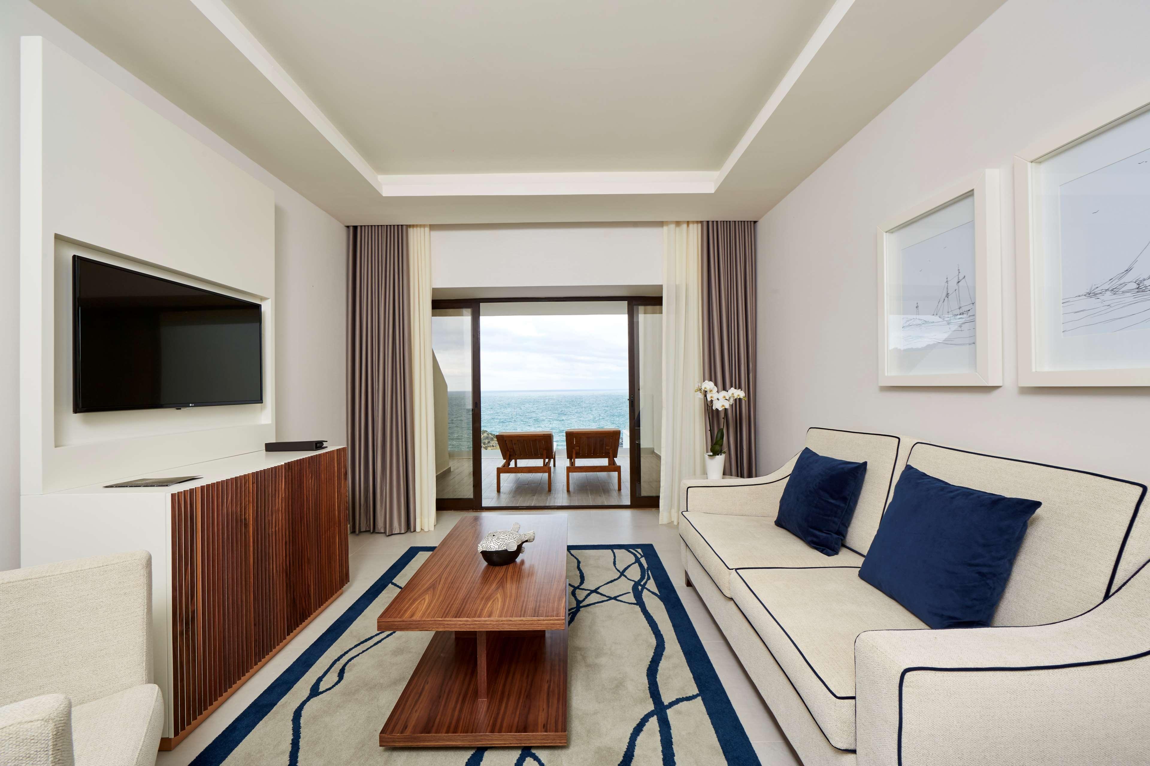 Family Room Deluxe Sea View