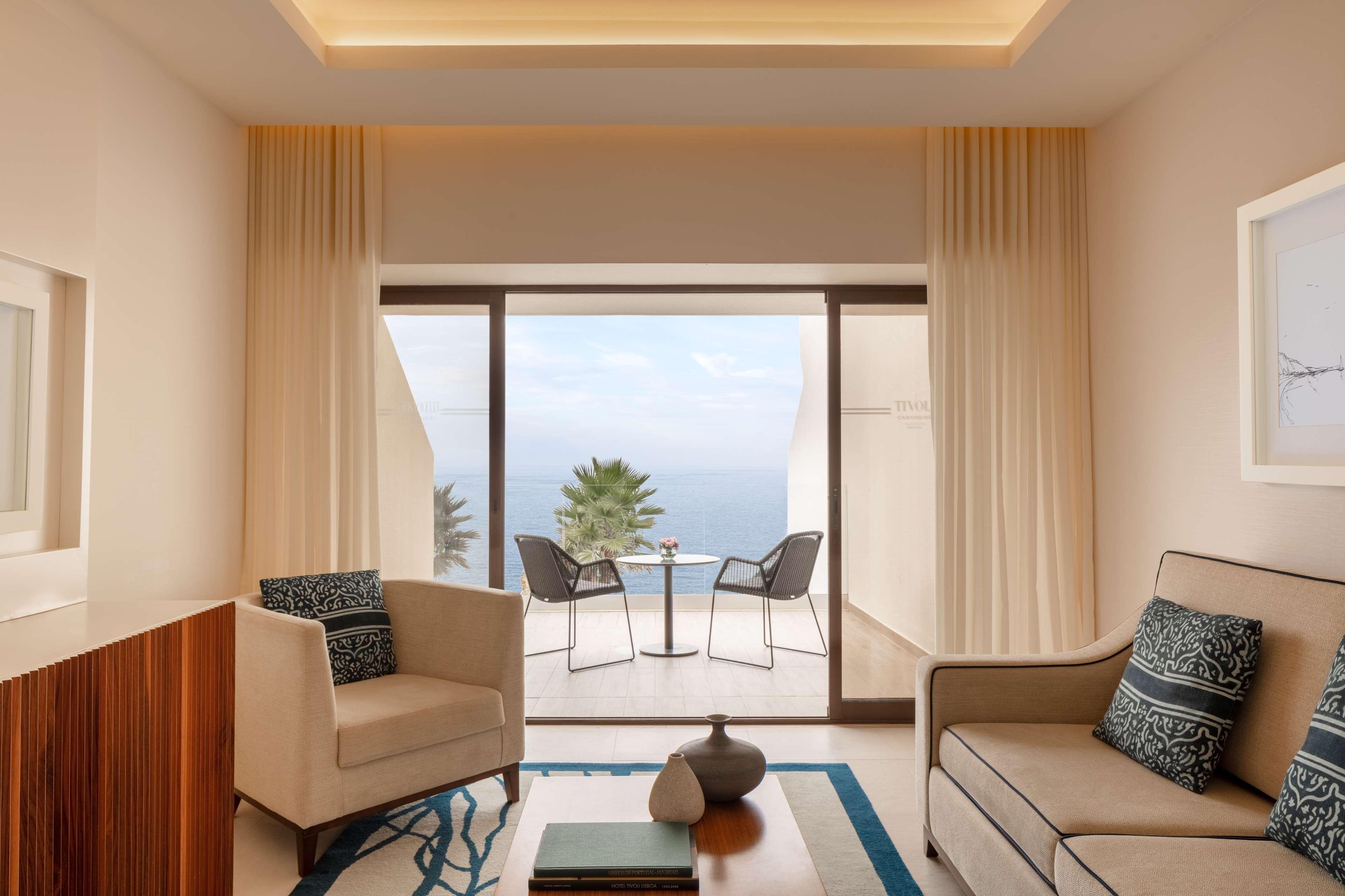 Family Room Deluxe Sea View