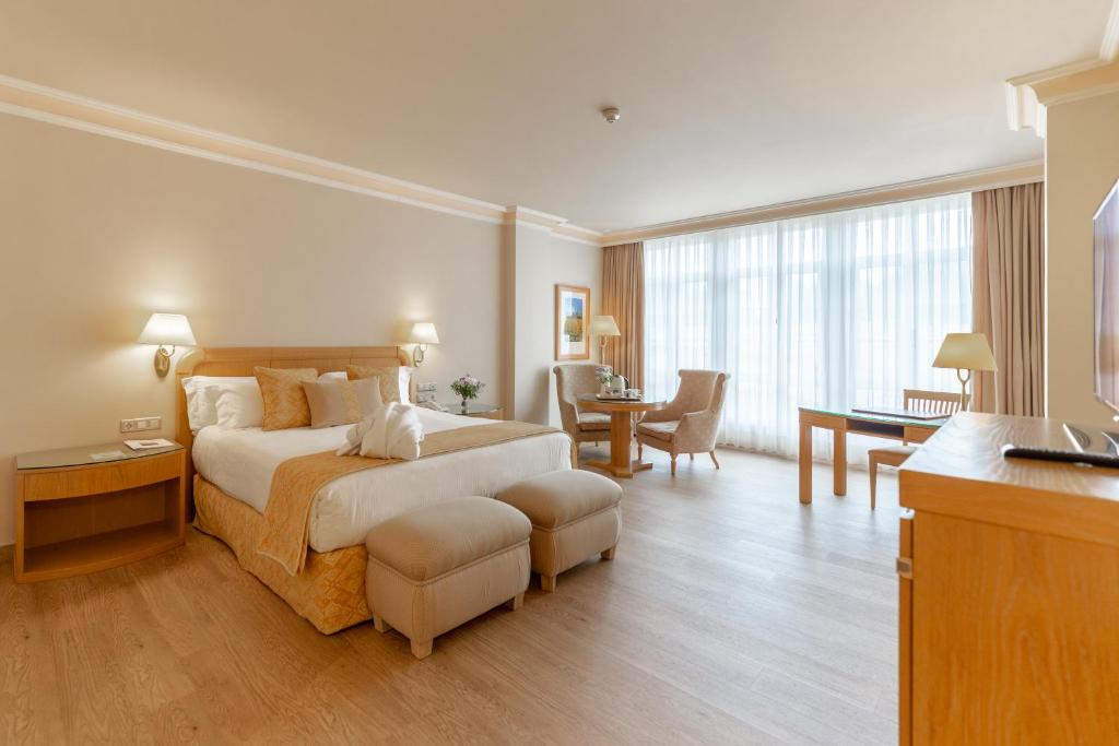 Double or Twin Deluxe