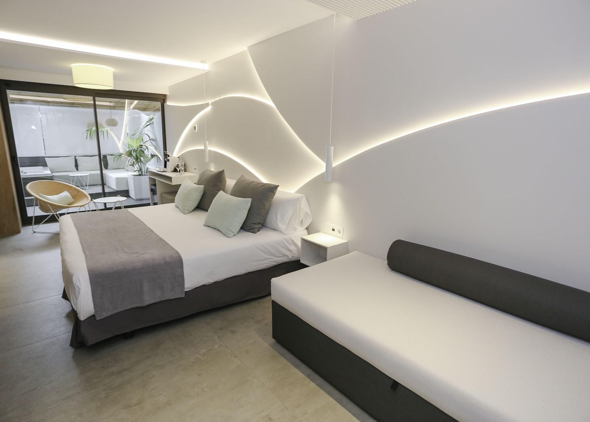 Double Deluxe King Bed