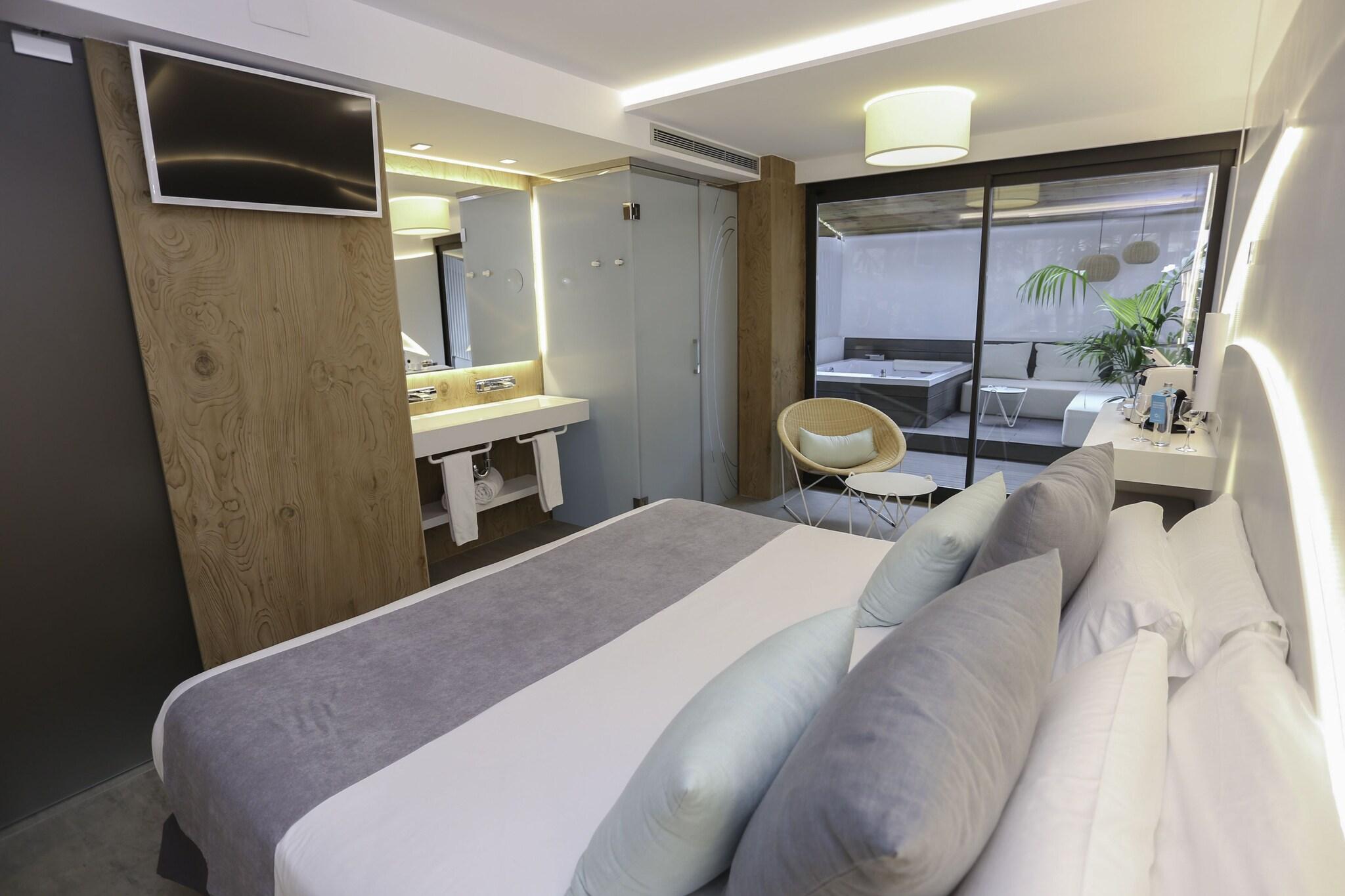 Double Deluxe King Bed