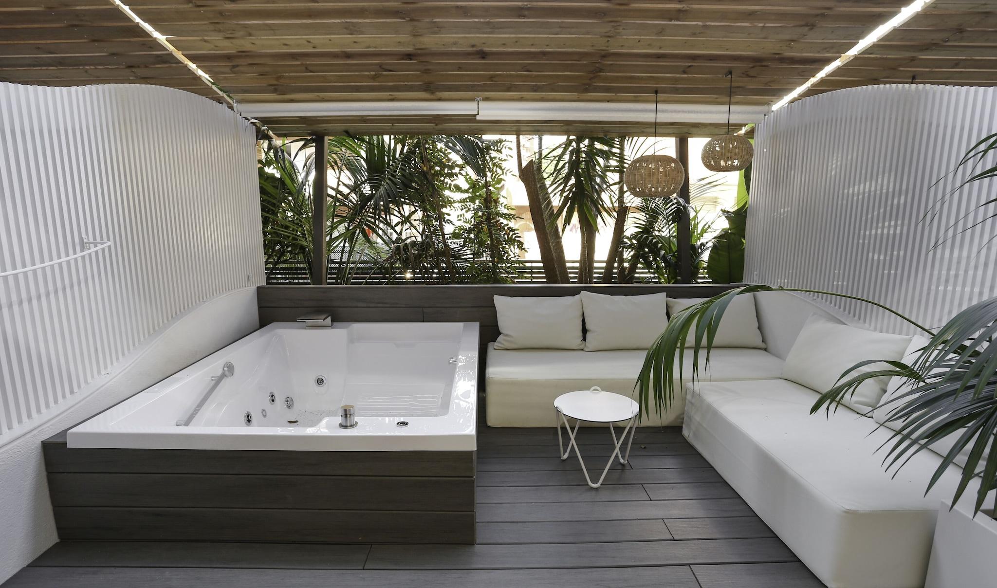 Double Deluxe King Bed