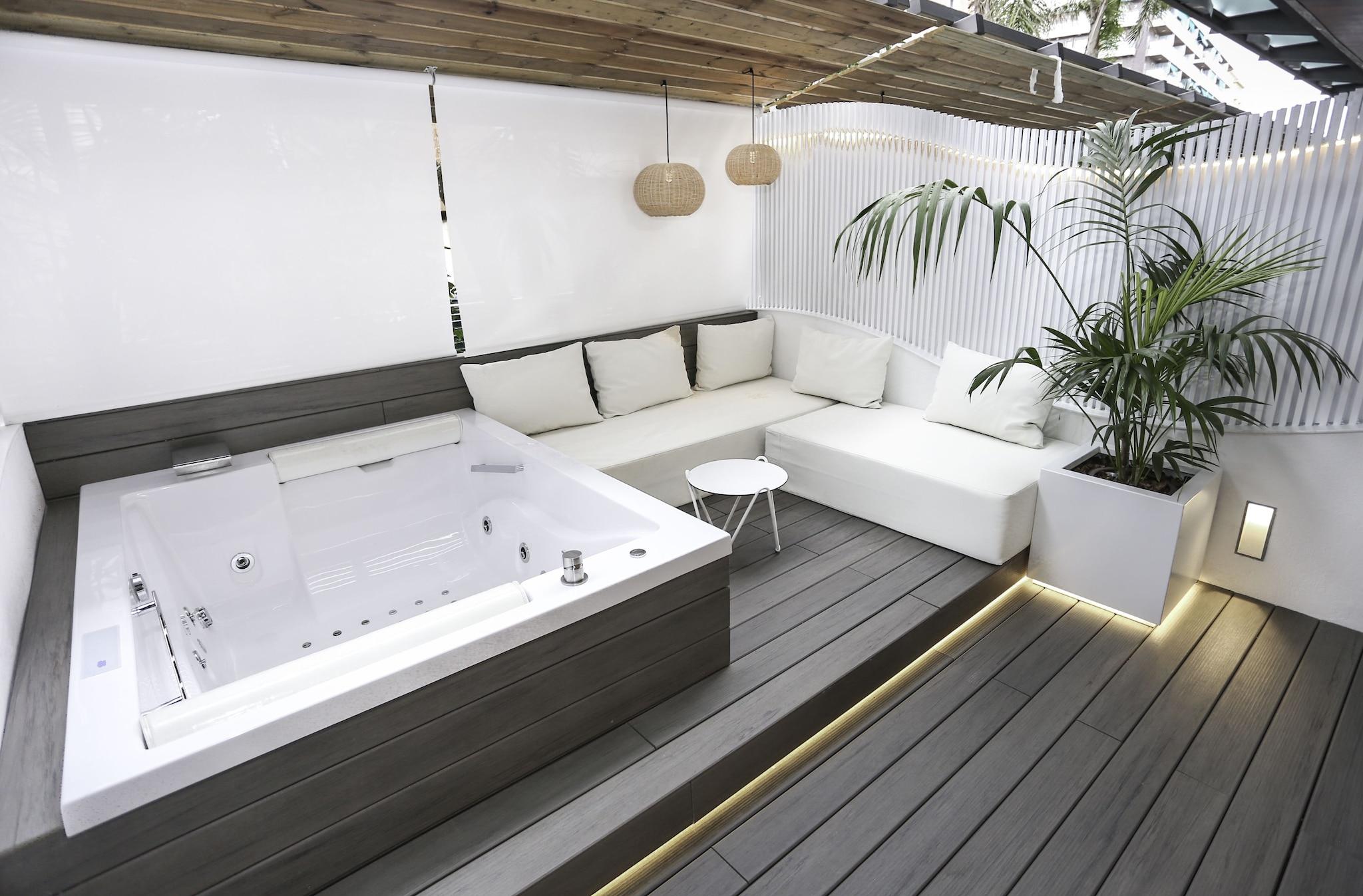 Double Deluxe King Bed