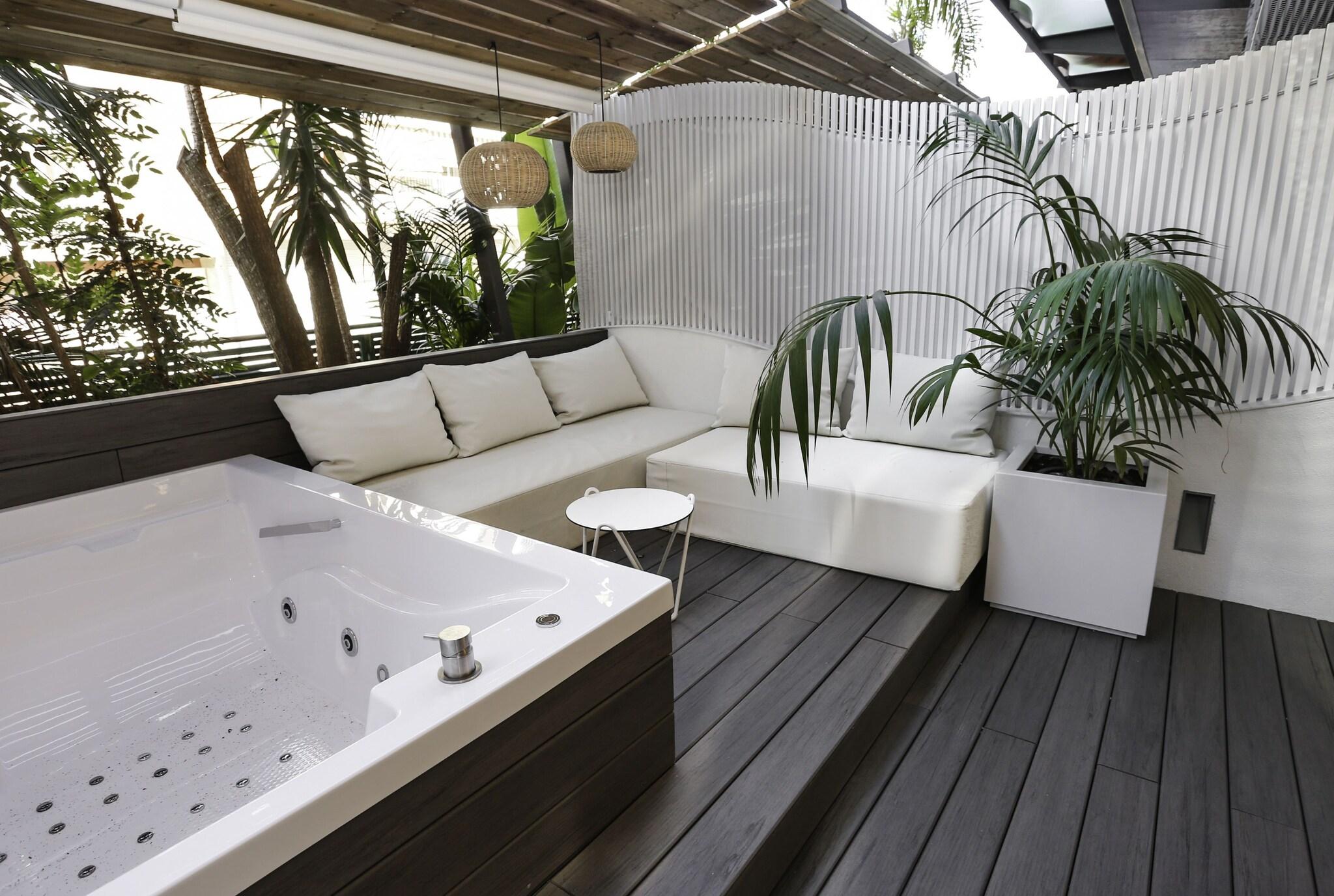 Double Deluxe King Bed