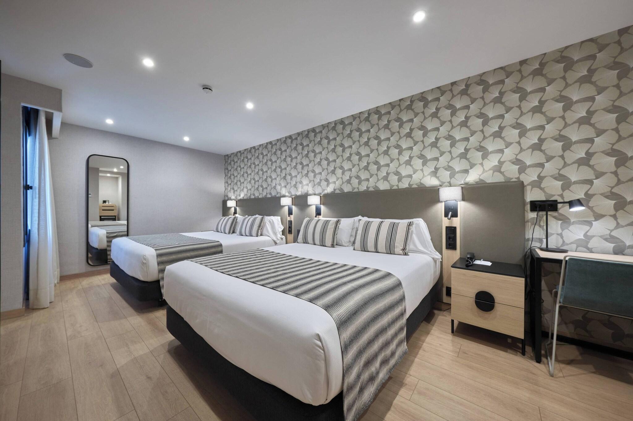 Family Room Deluxe Queen Bed