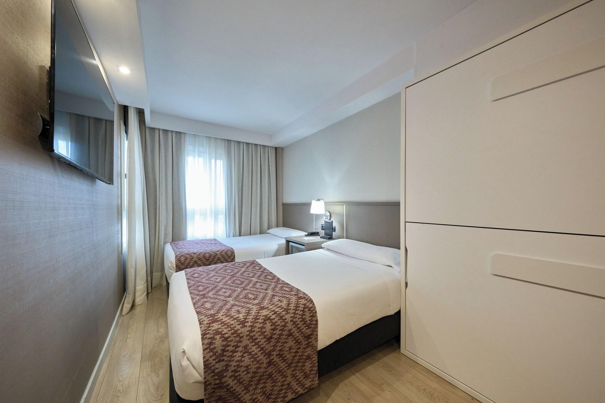 Family Room Capacity 2