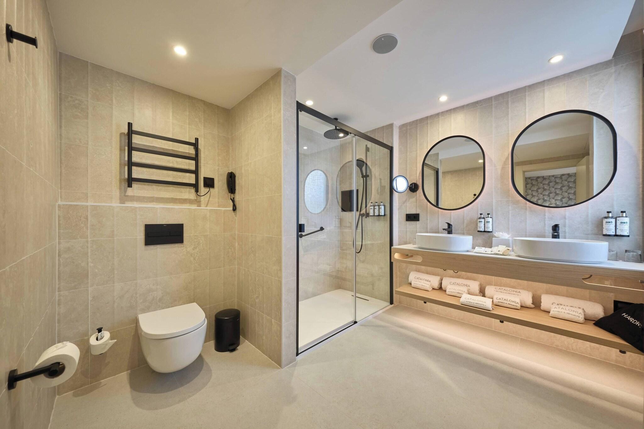 Family Room Deluxe Queen Bed