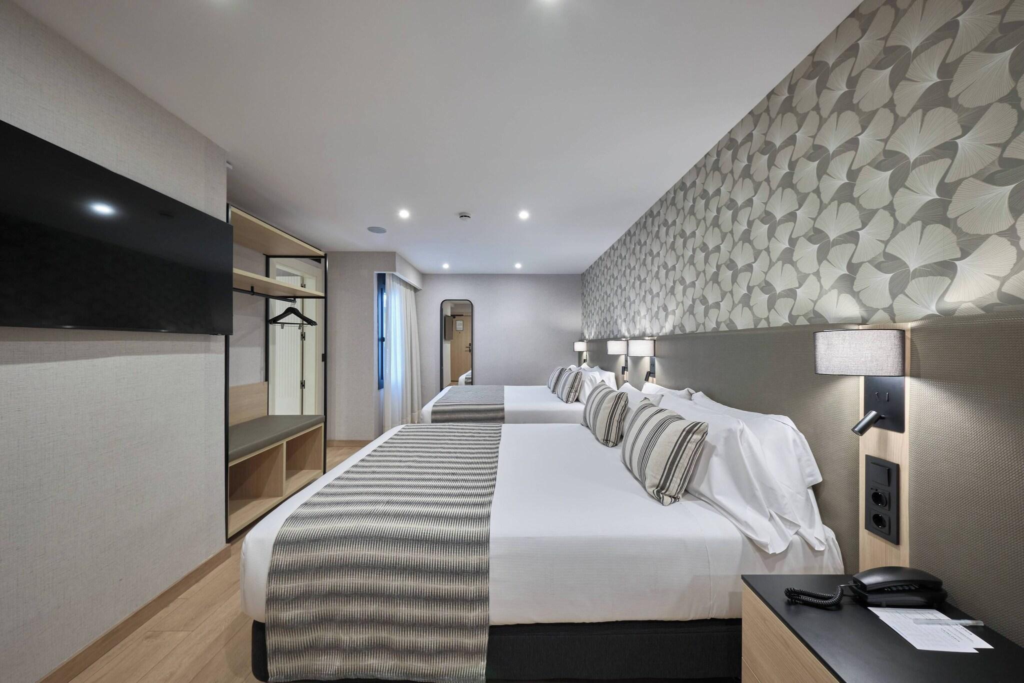 Family Room Deluxe Queen Bed