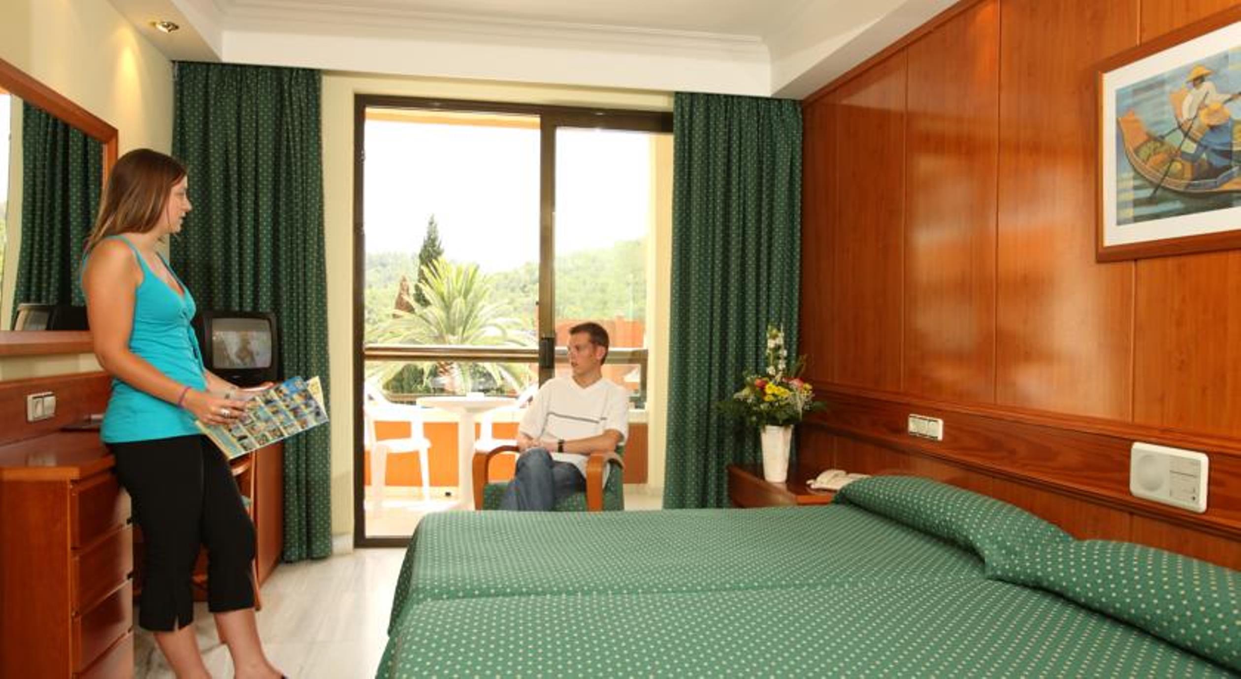 Double or Twin Standard