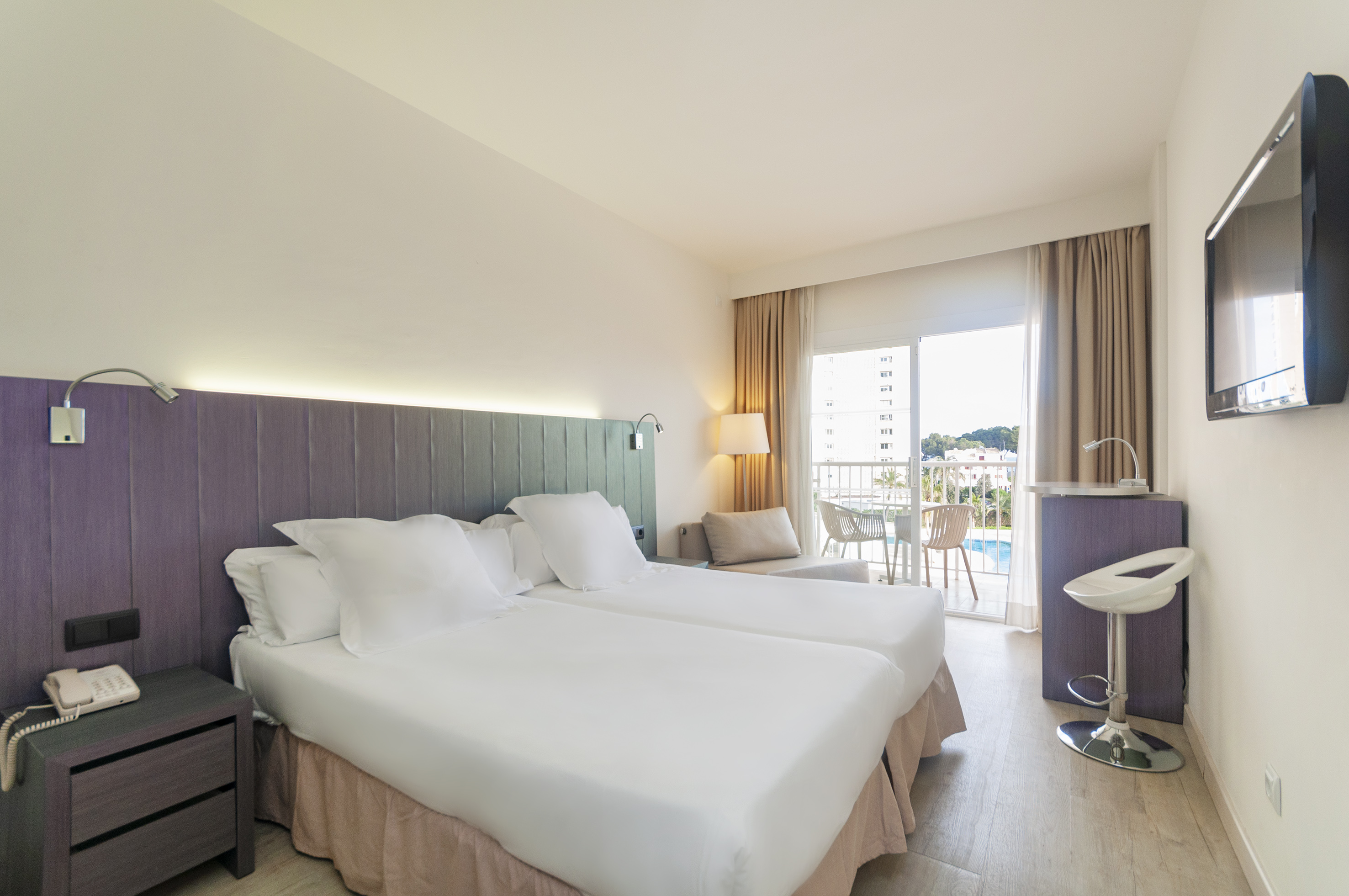 Room Connecting Room