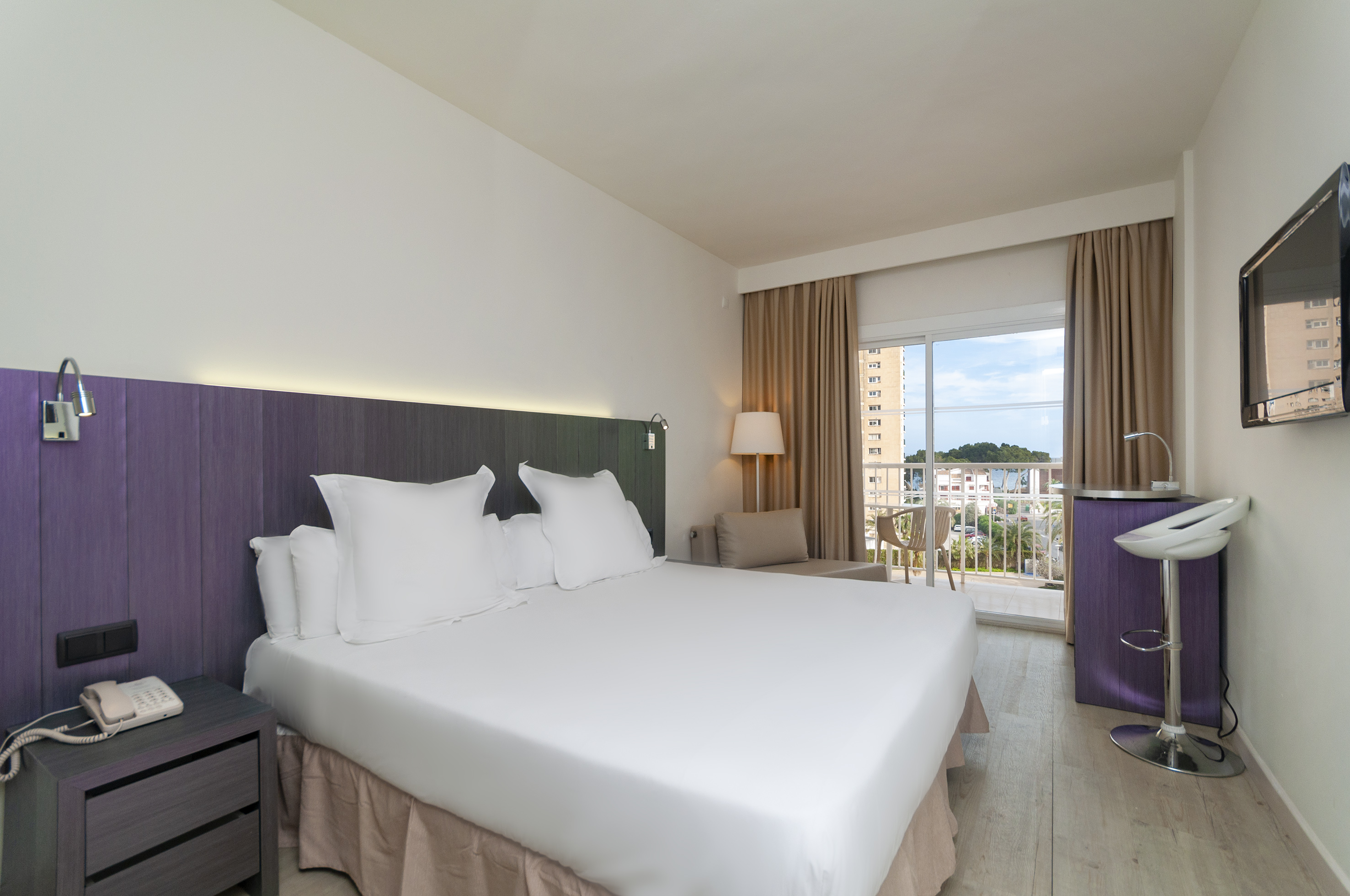 Room Connecting Room