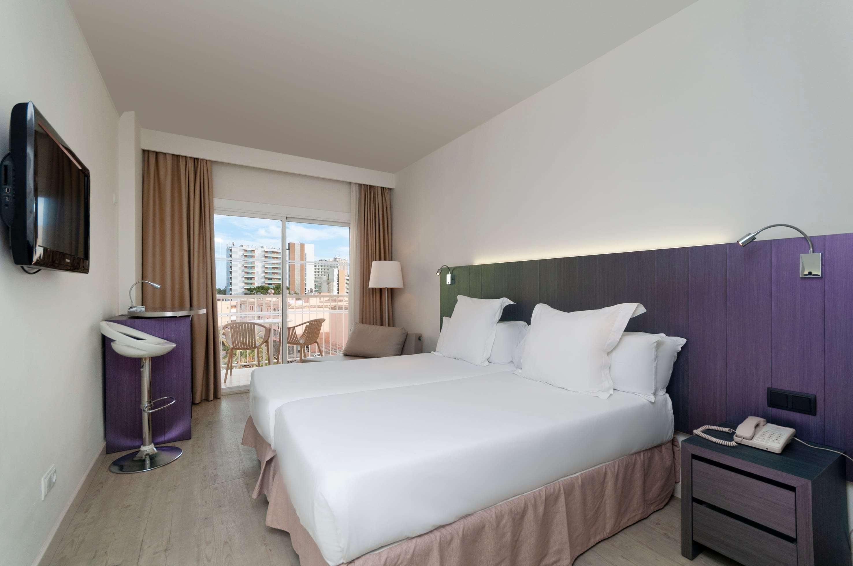 Room Connecting Room