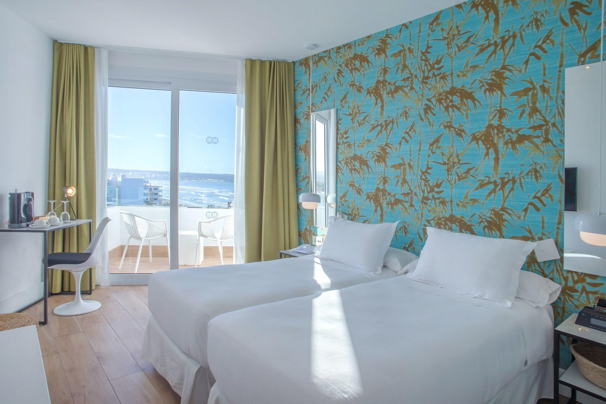 Twin Partial Sea View