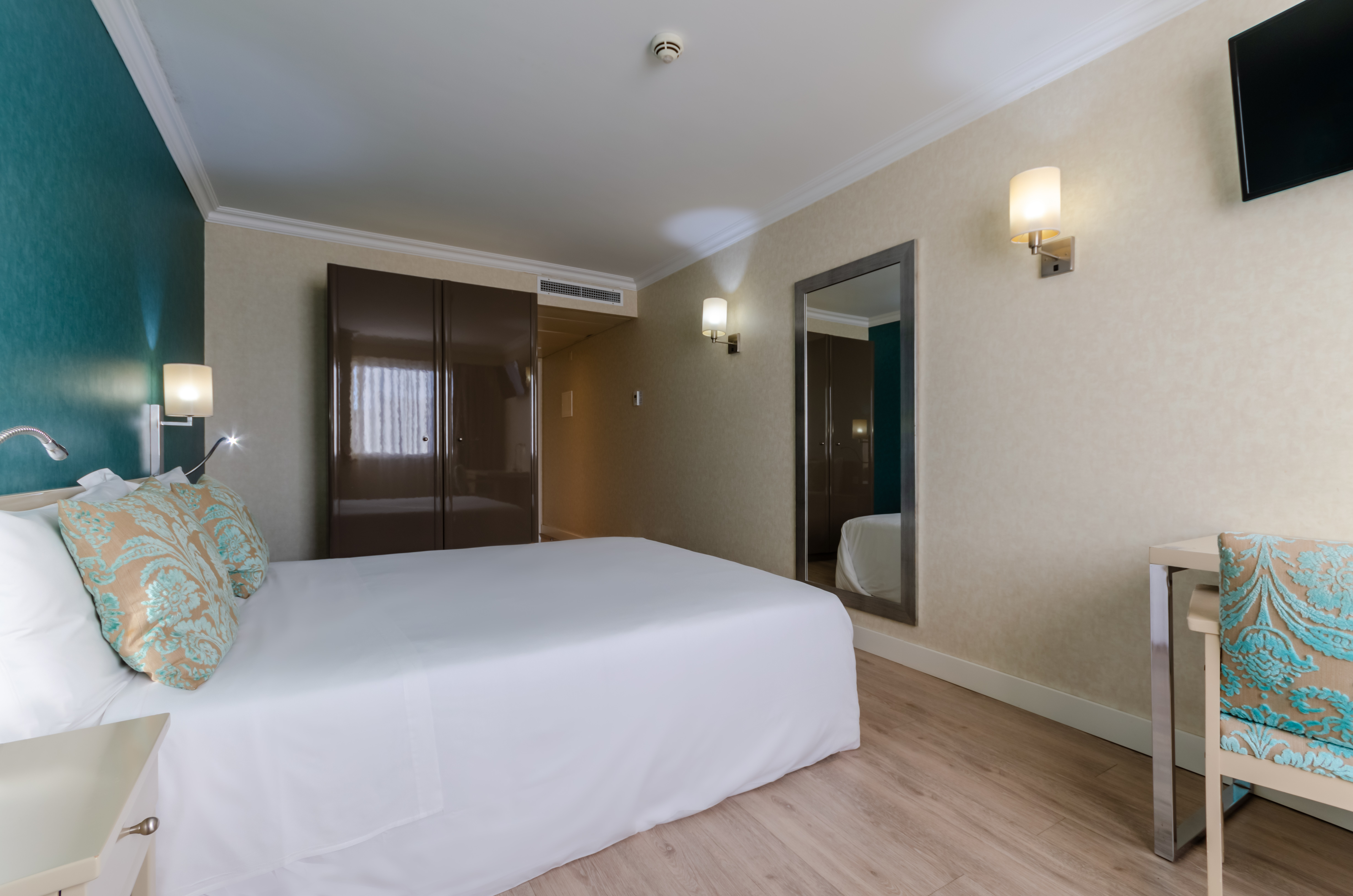 Double or Twin Standard