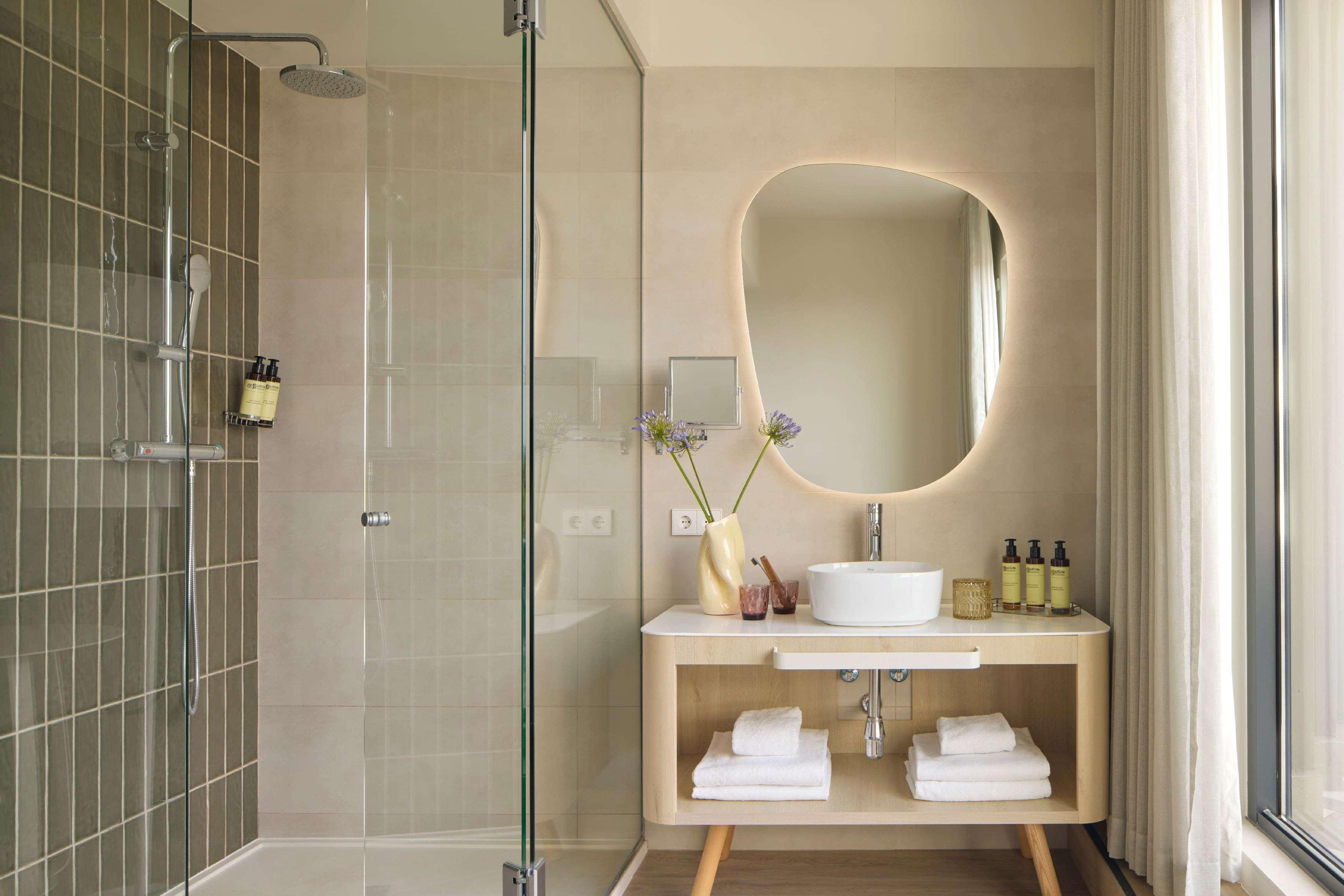 Room Connecting Room