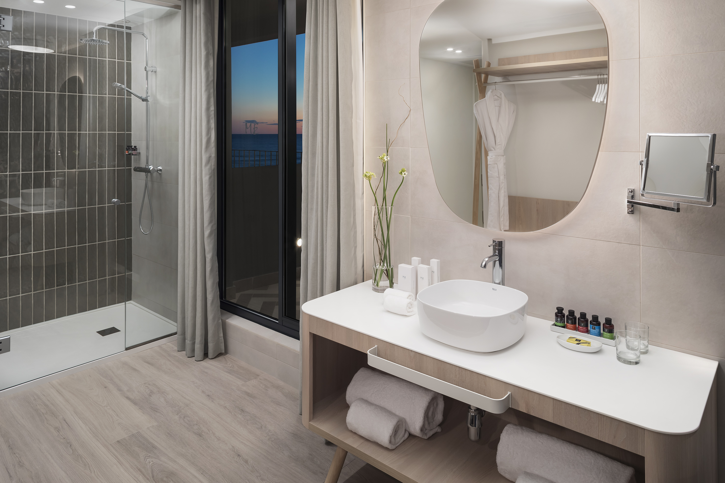 Double Connecting Room