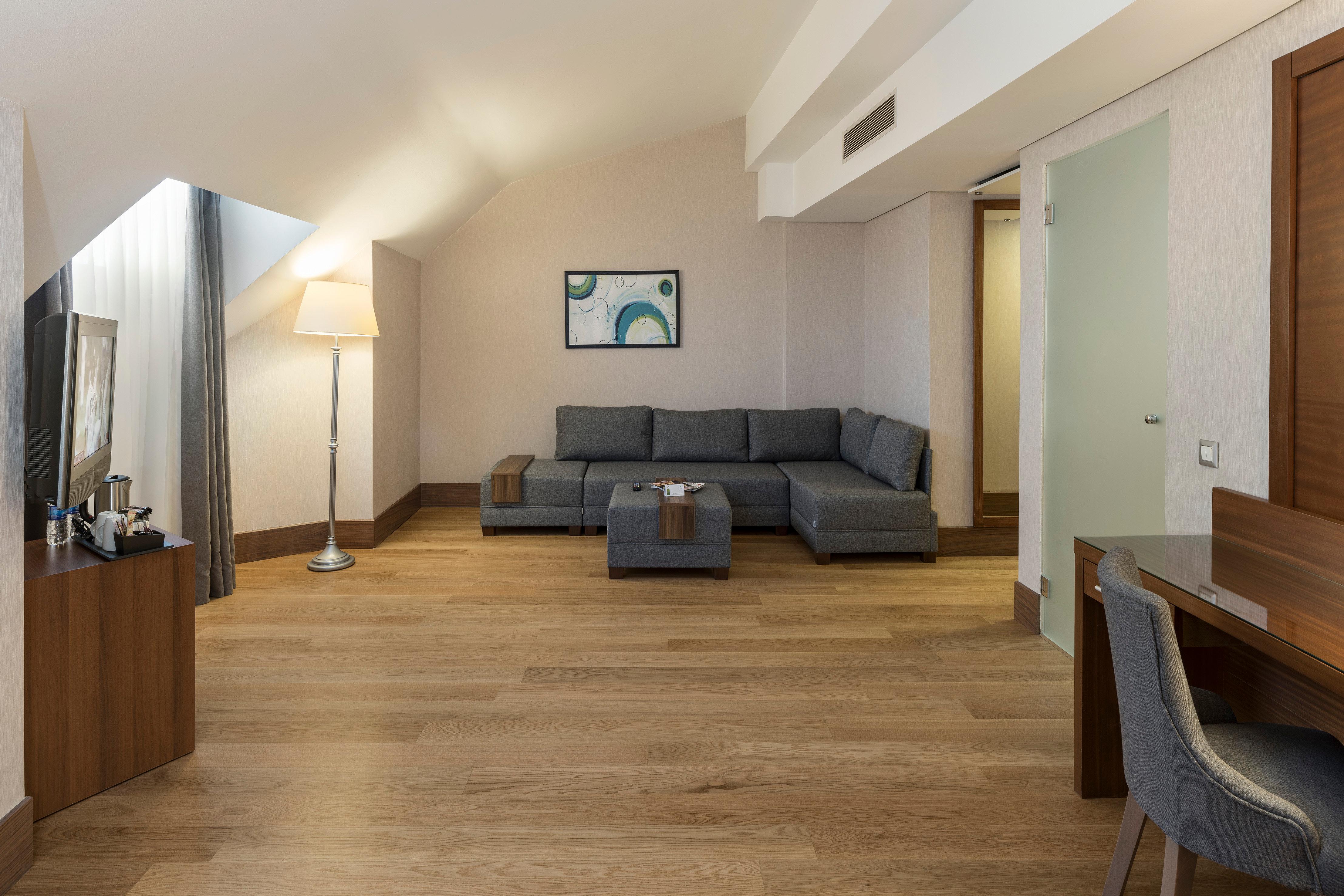 Suite Queen Size Bed