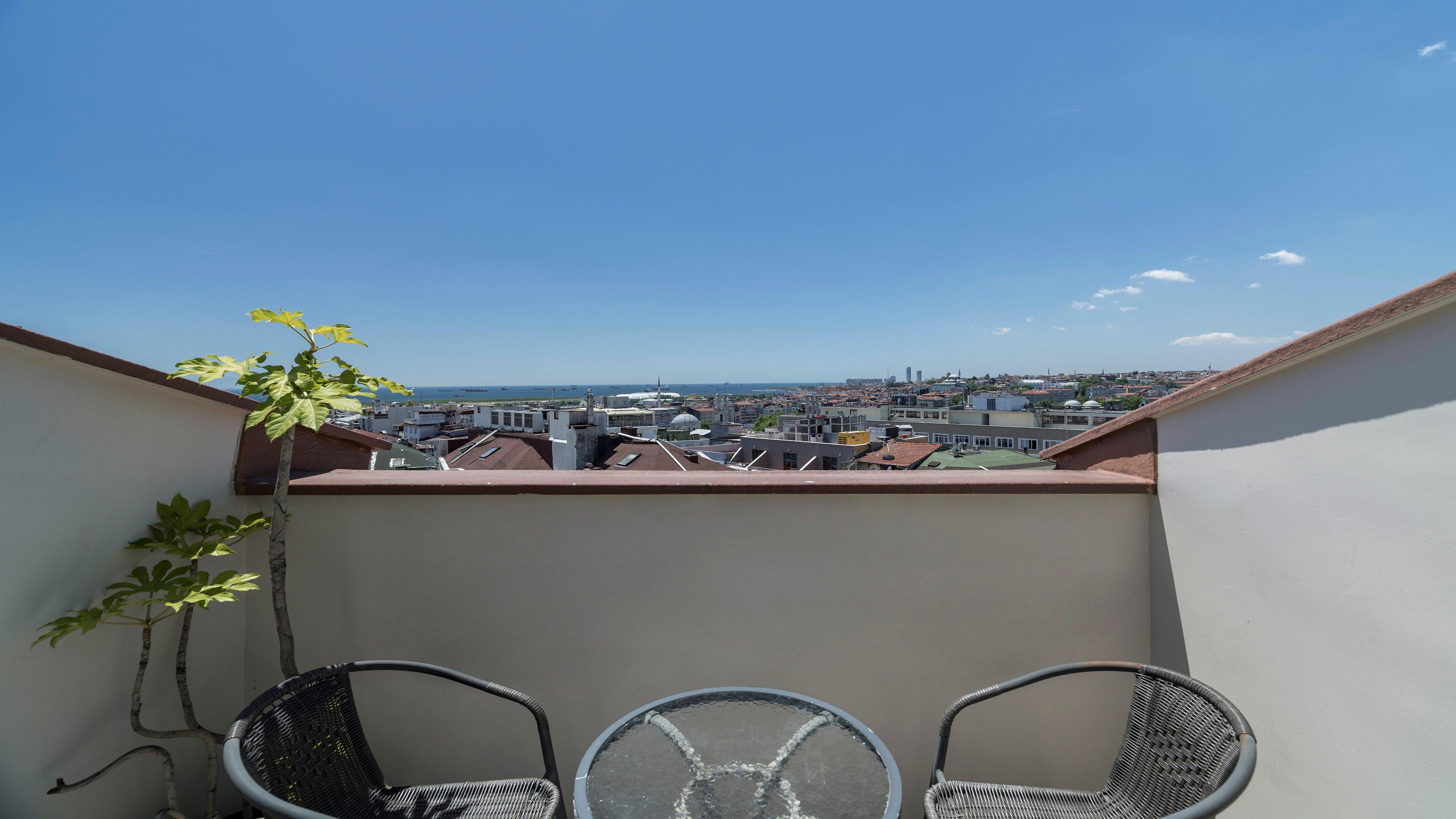 Suite Queen Size Bed