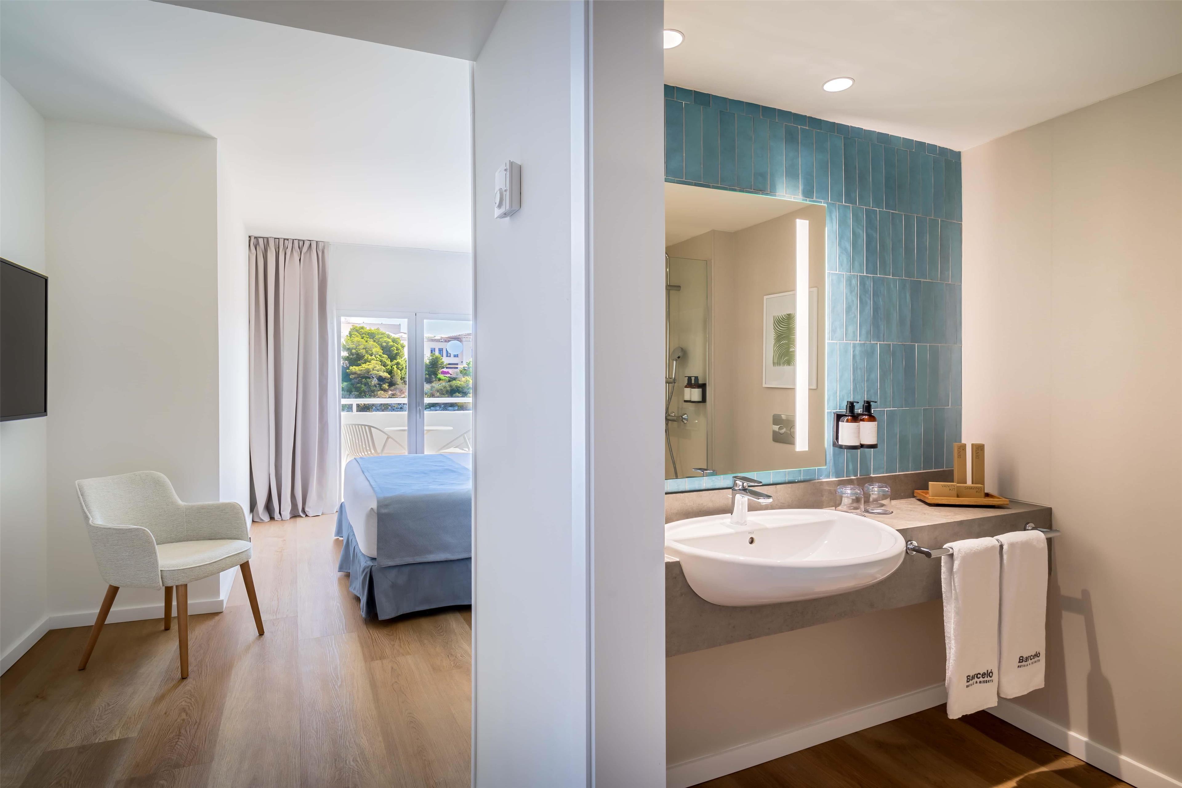 Room Connecting Room