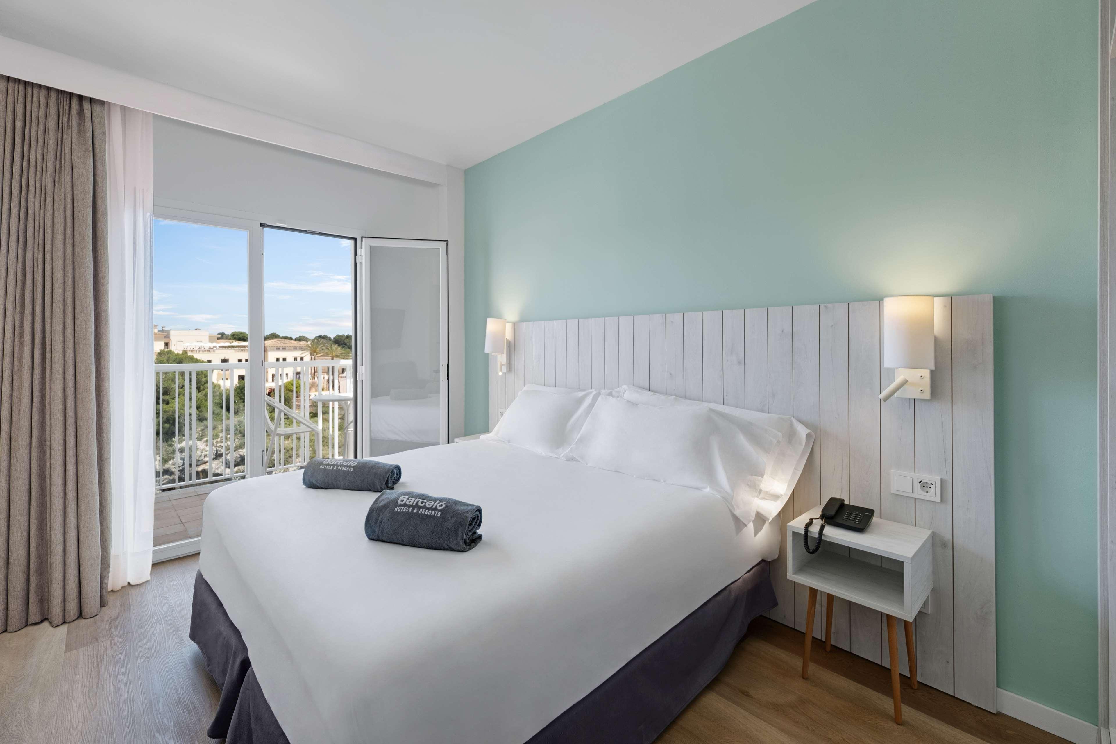 Room Connecting Room