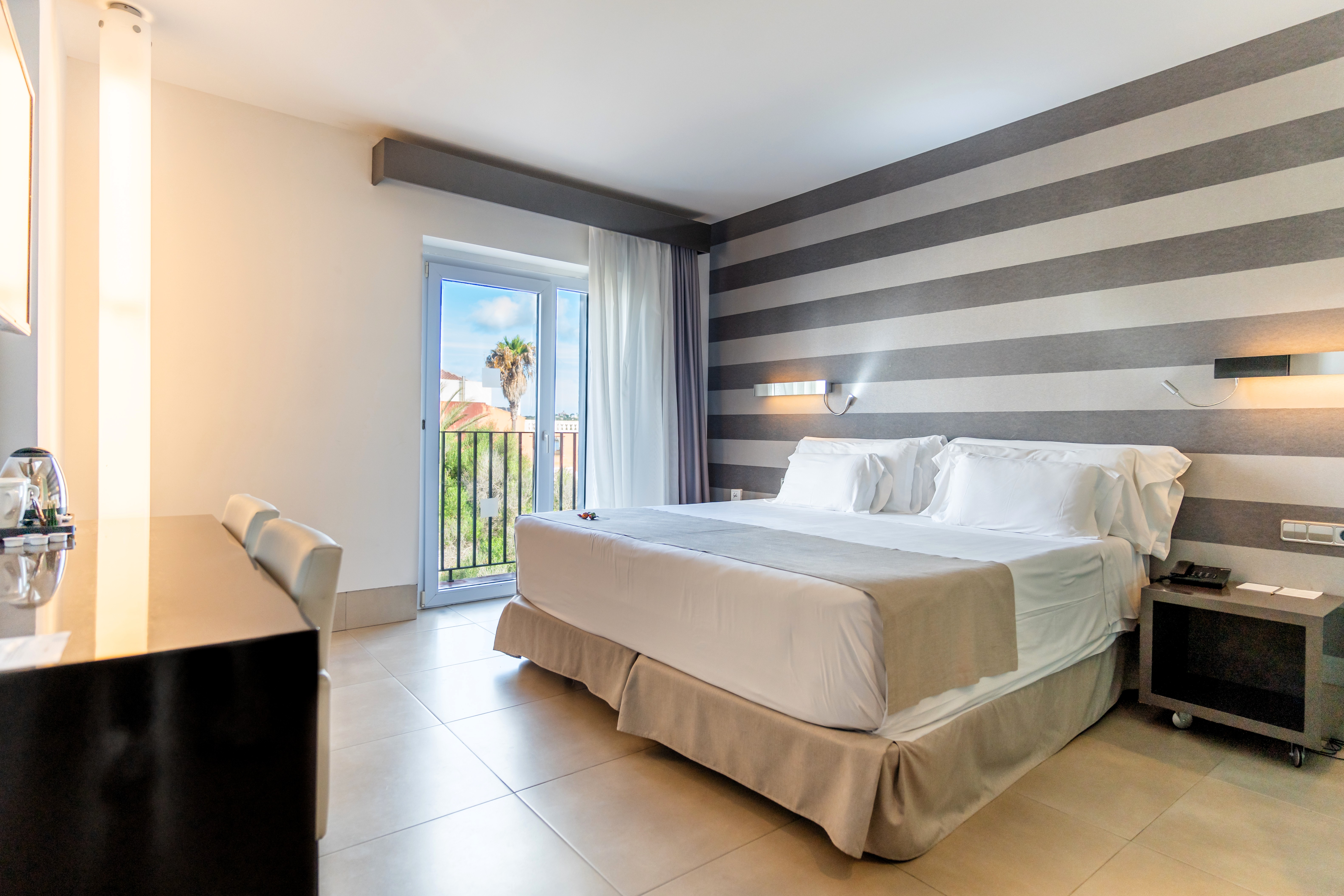 Double or Twin Superior Side Sea View