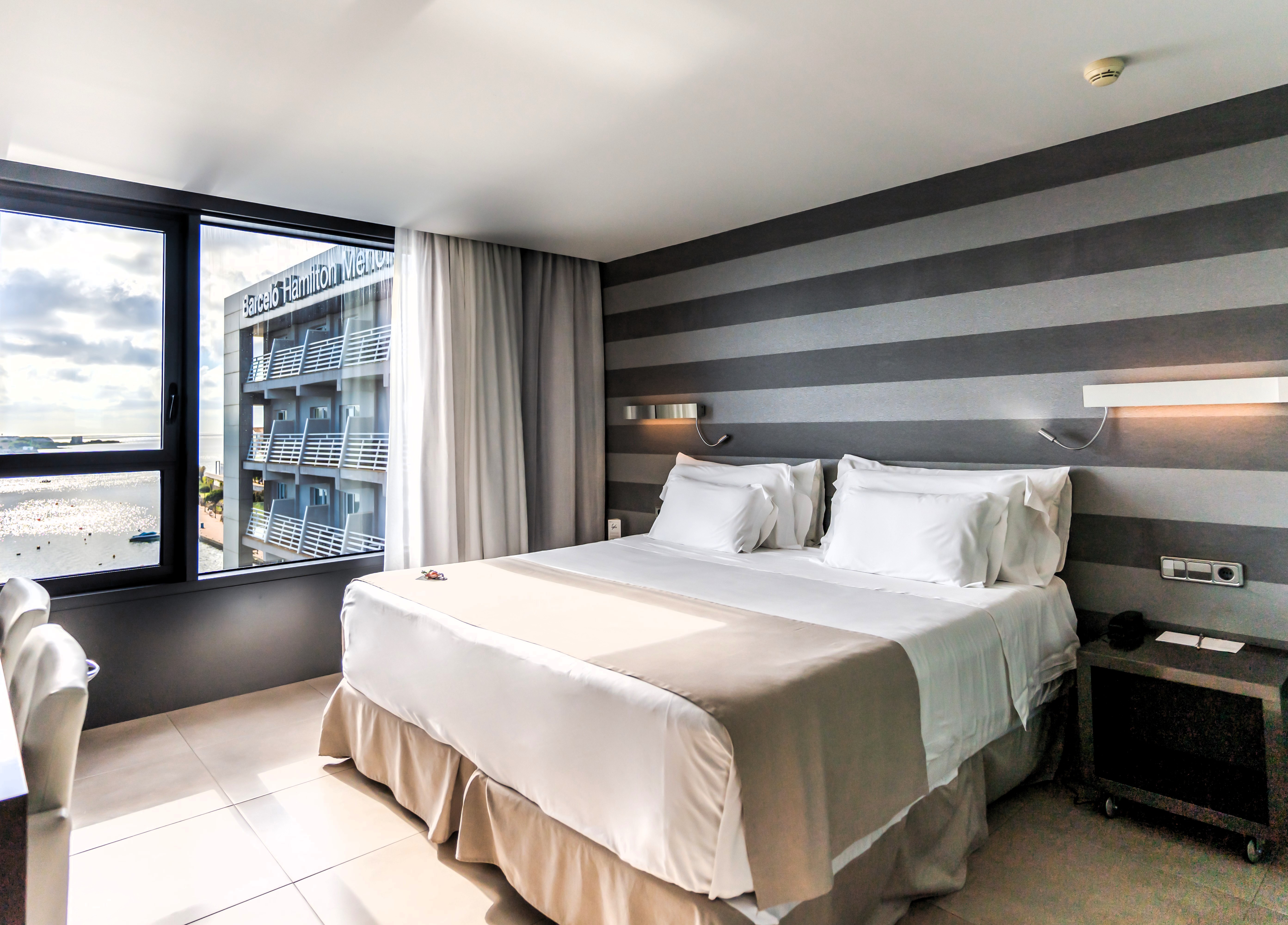 Double or Twin Superior Side Sea View