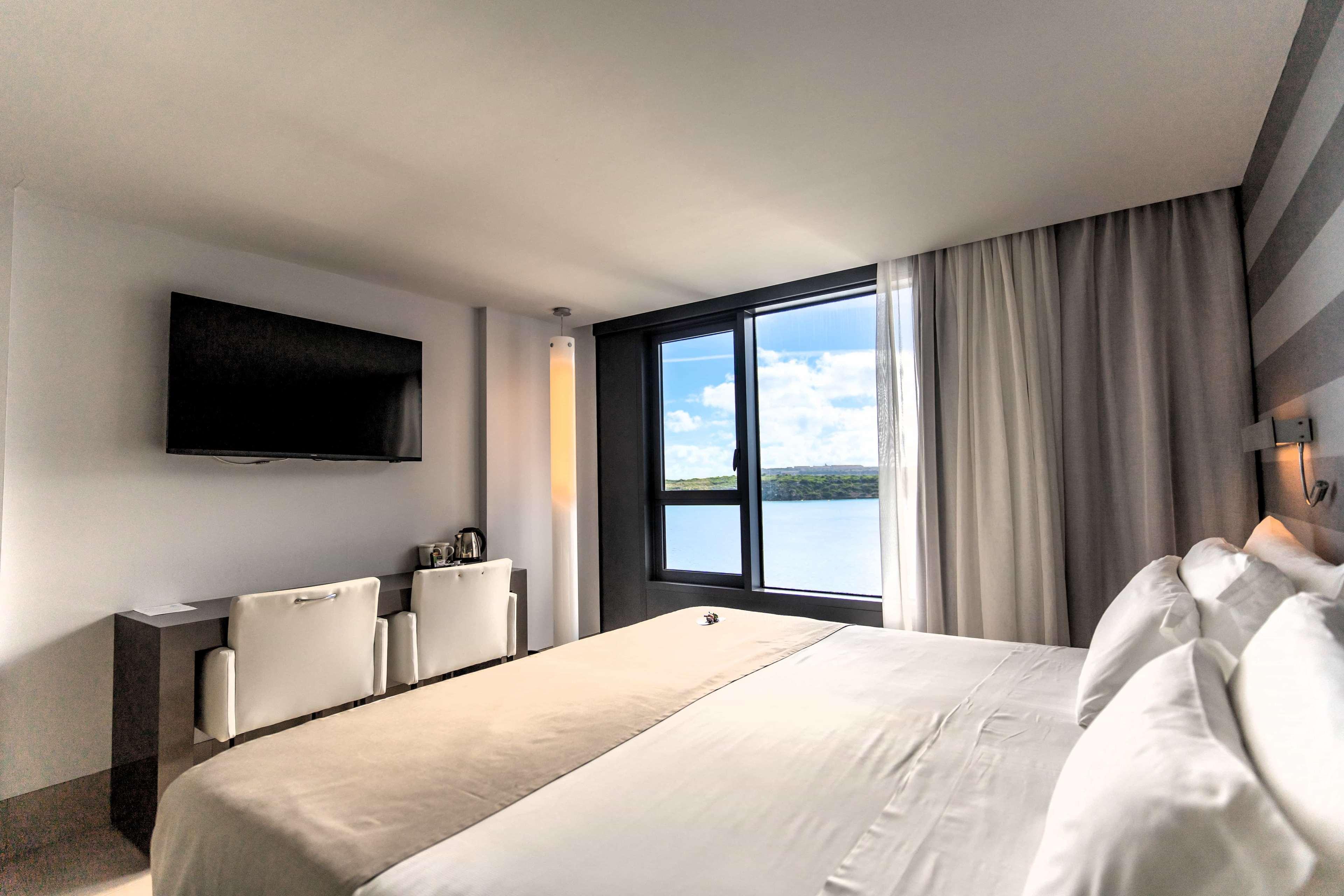 Double or Twin Superior Side Sea View