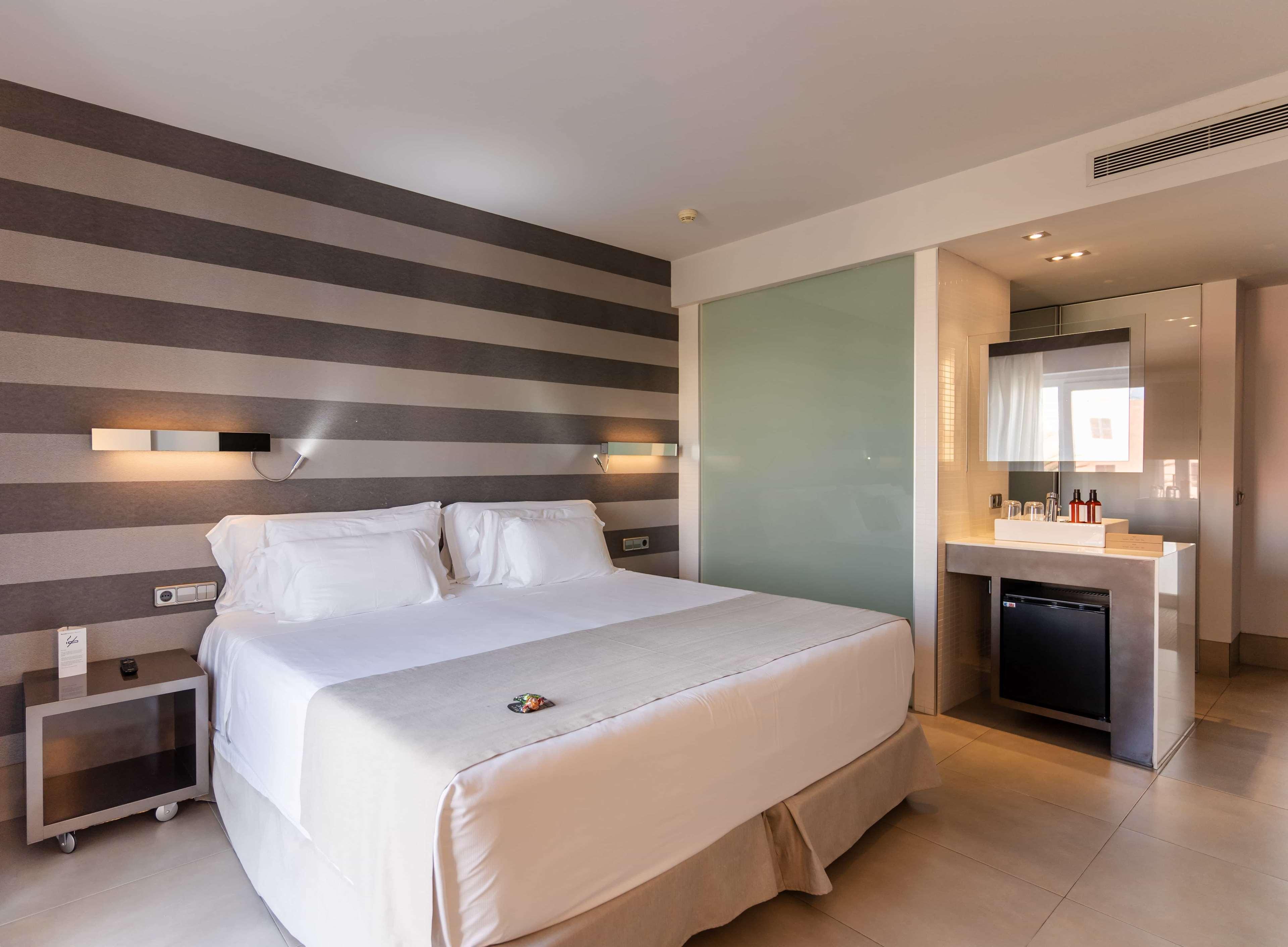 Double or Twin Superior Side Sea View