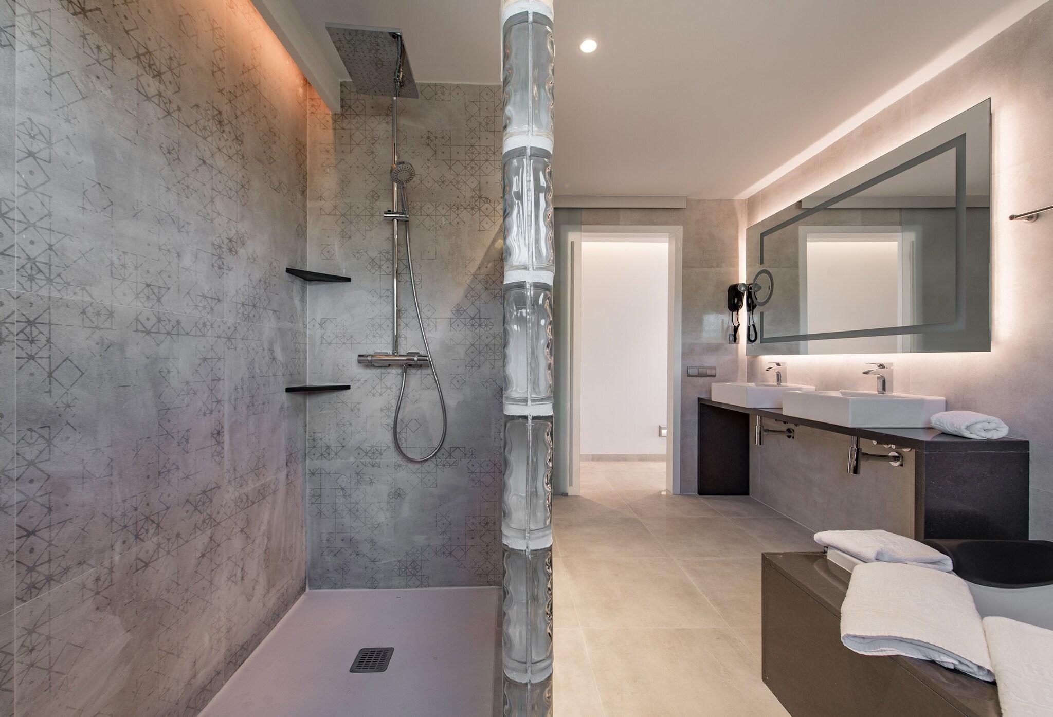 Junior Suite Garden View King Bed