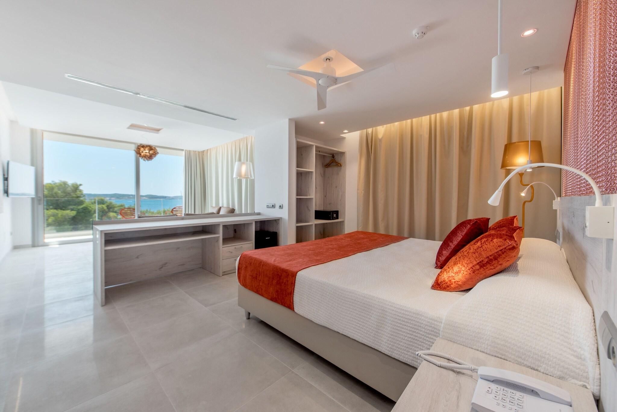 Junior Suite Garden View King Bed