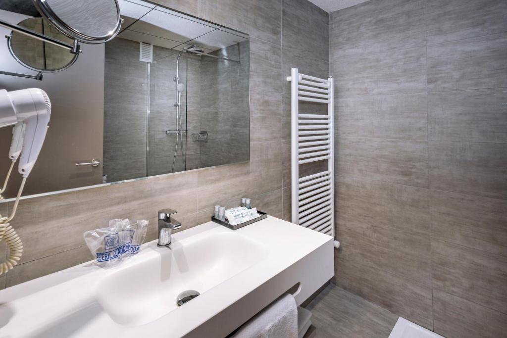 Double or Twin Standard