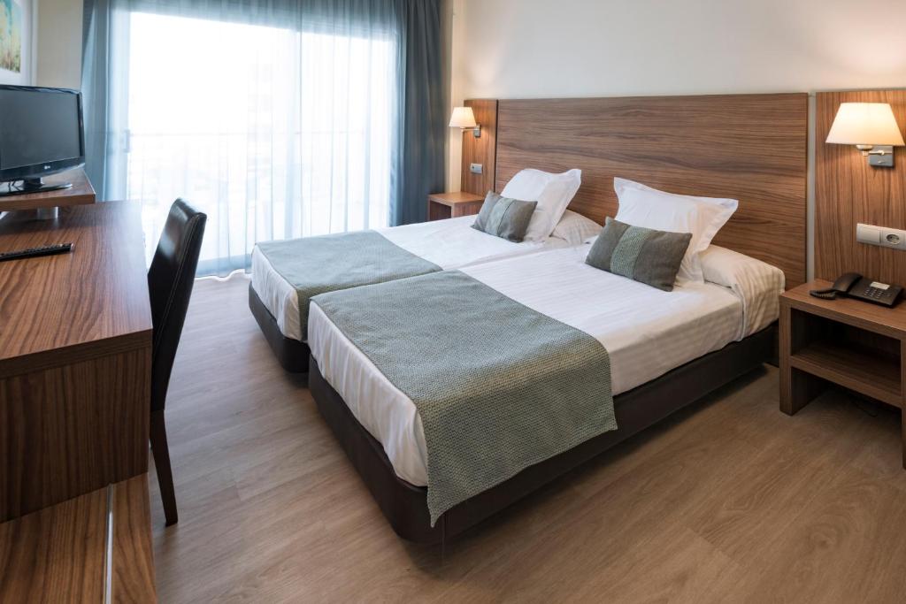 Double or Twin Capacity 3