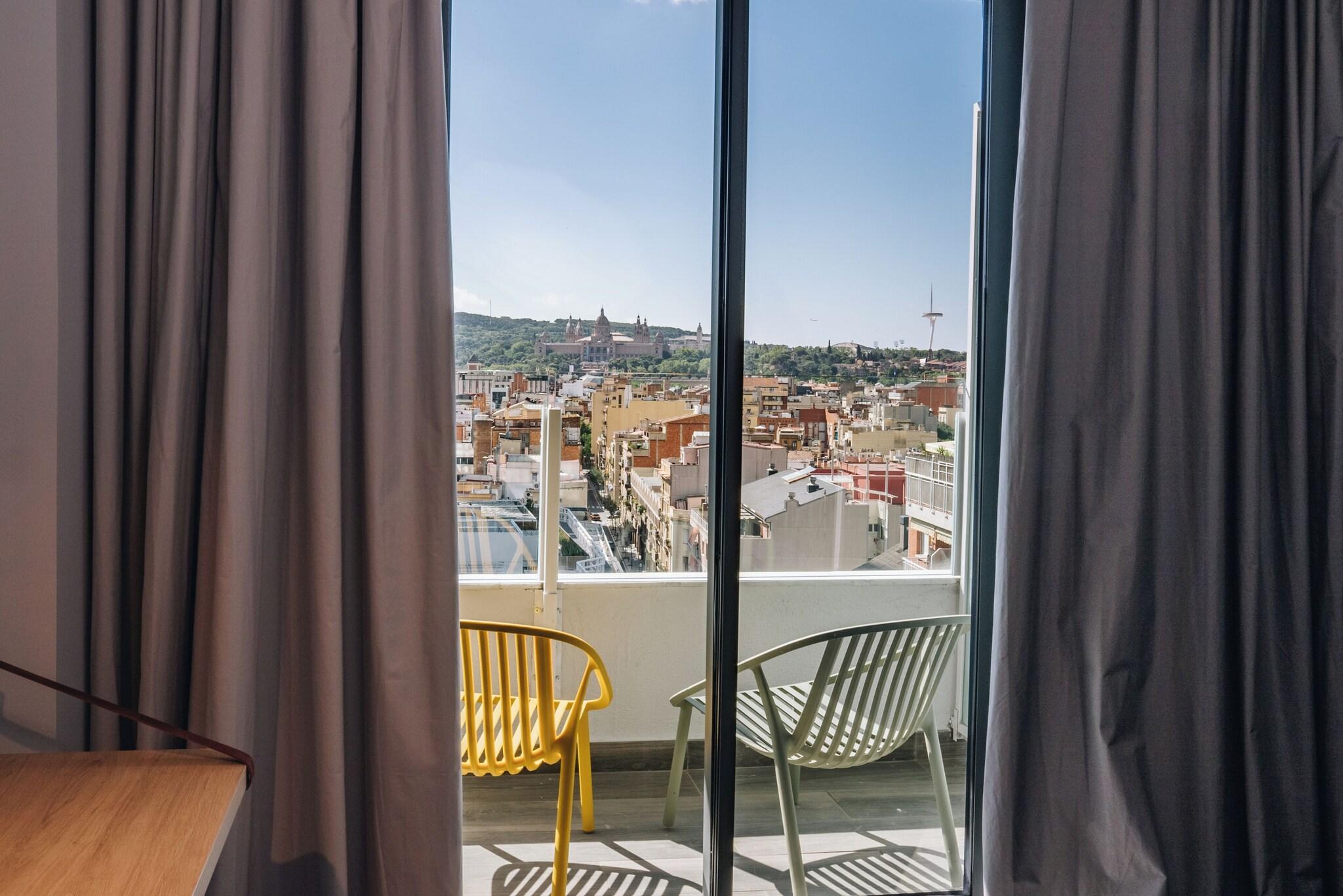 Double City View Queen Bed