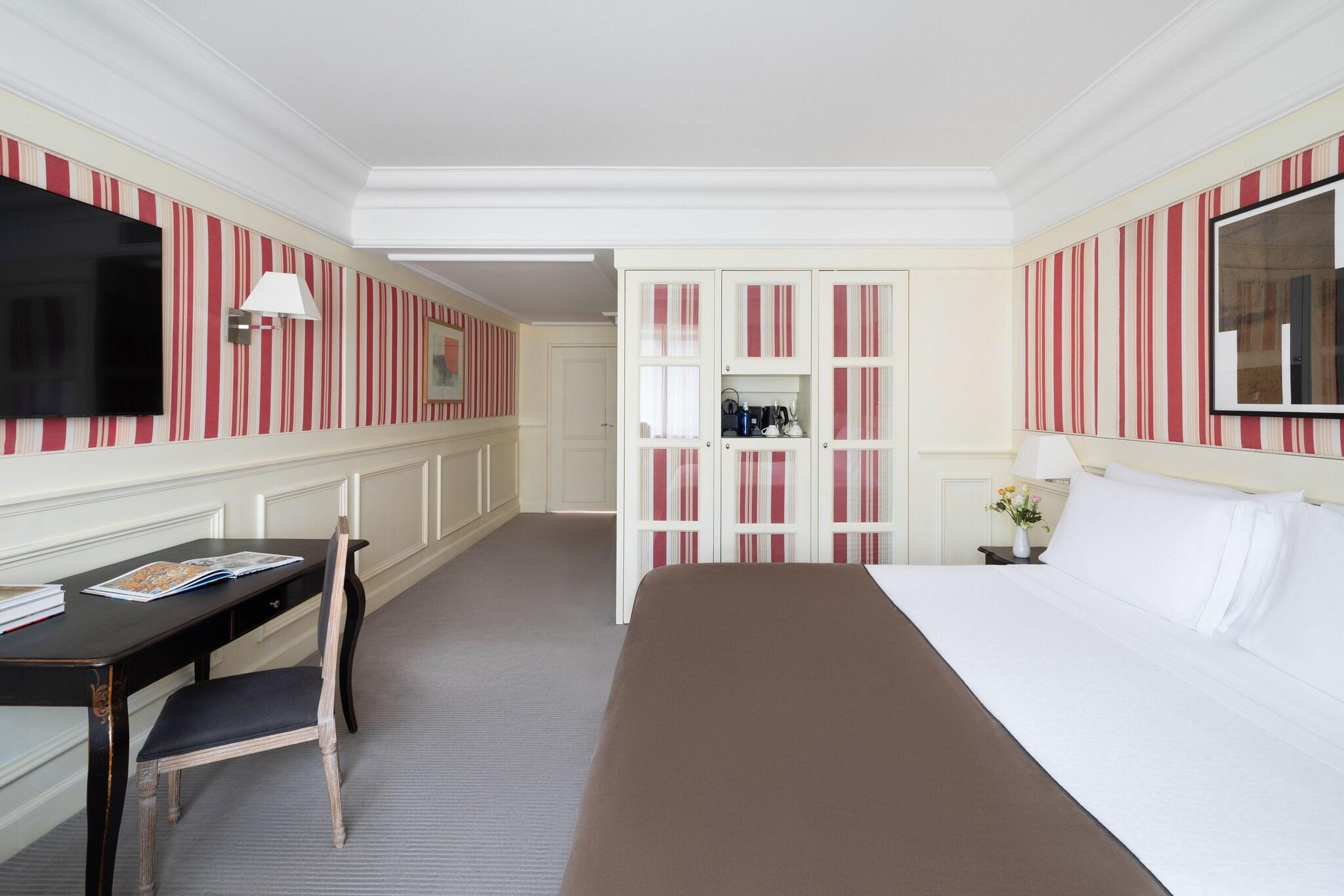 Double Queen Size Bed