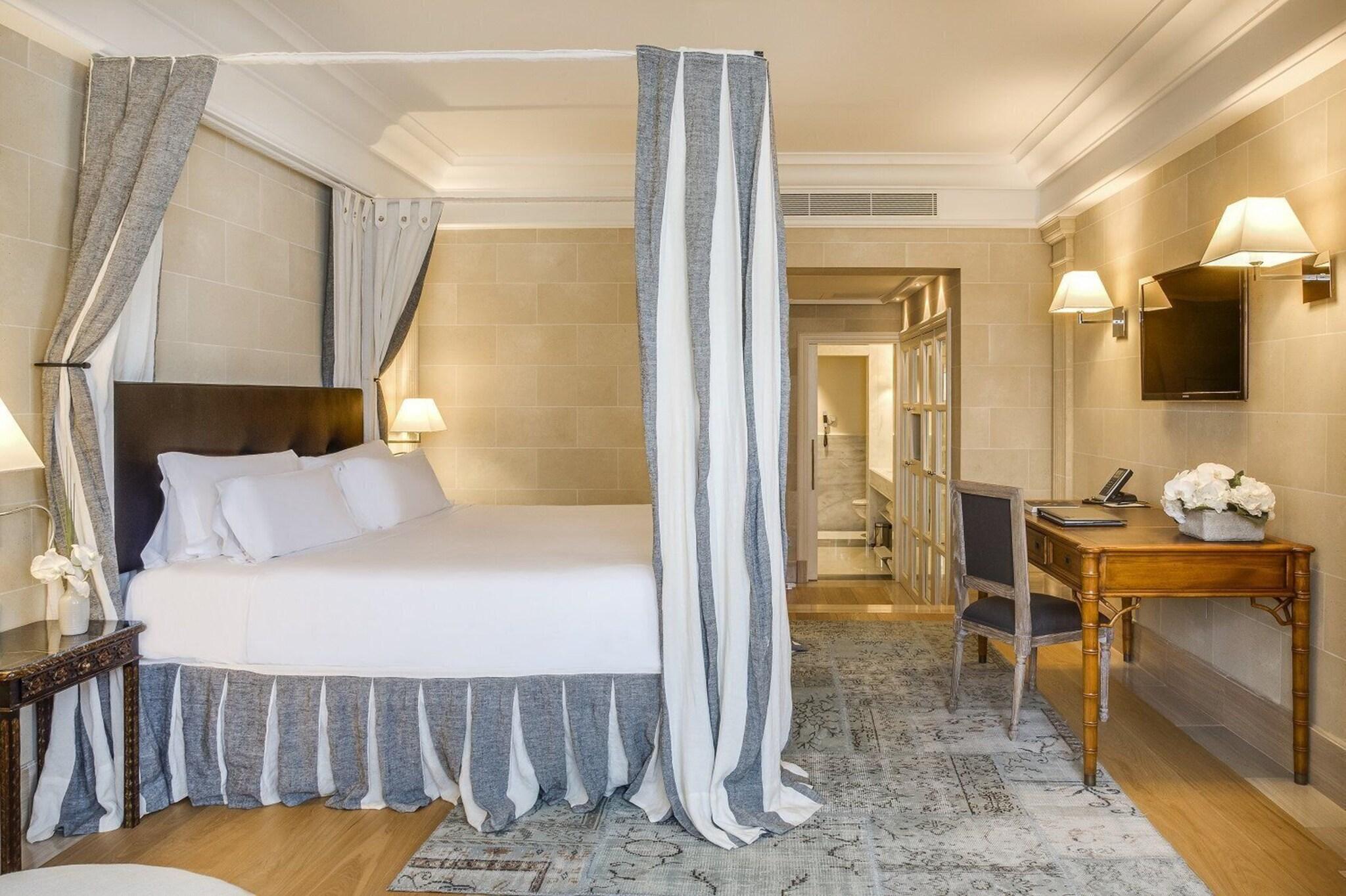 Junior Suite City View King Bed