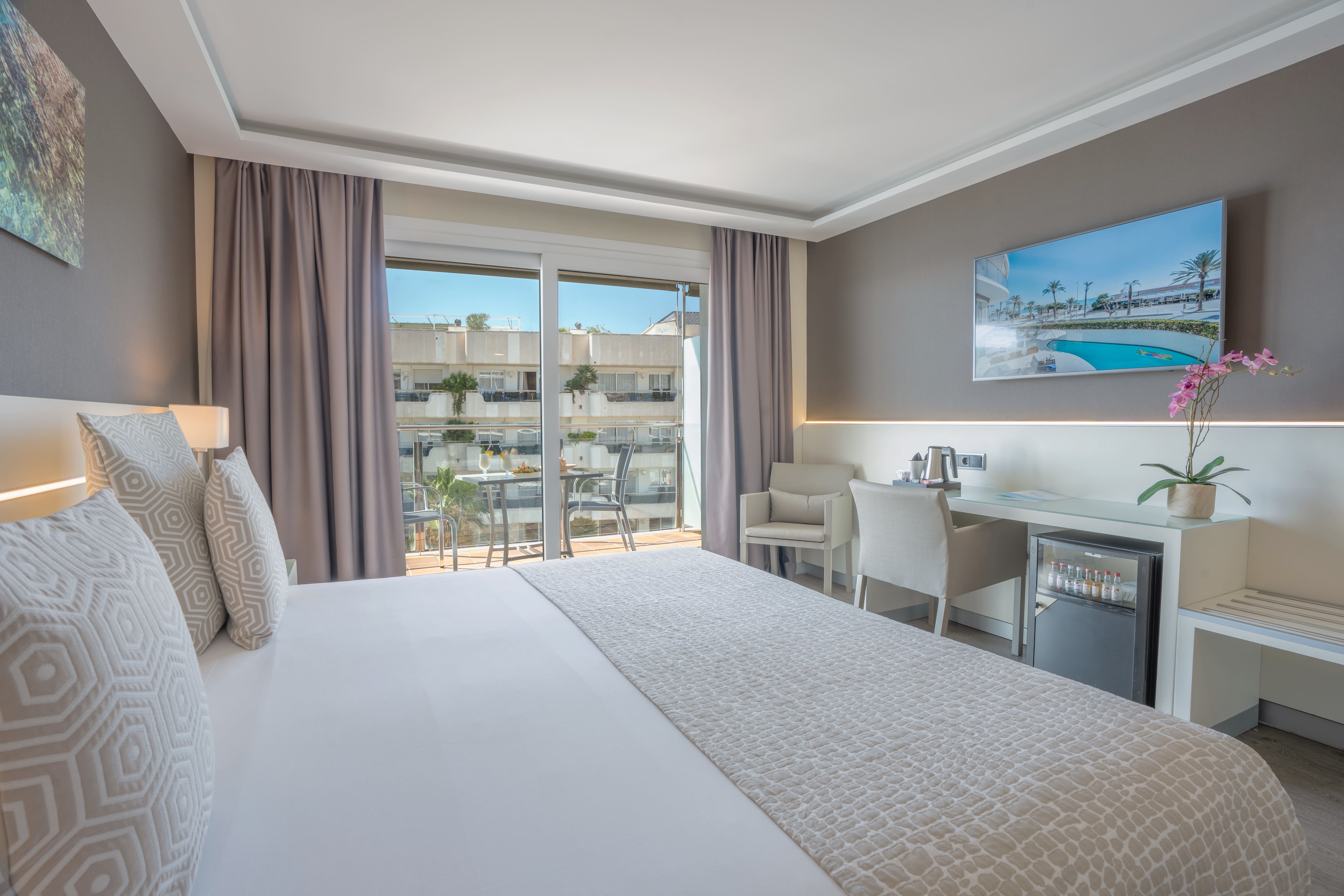 Double or Twin Side Sea View